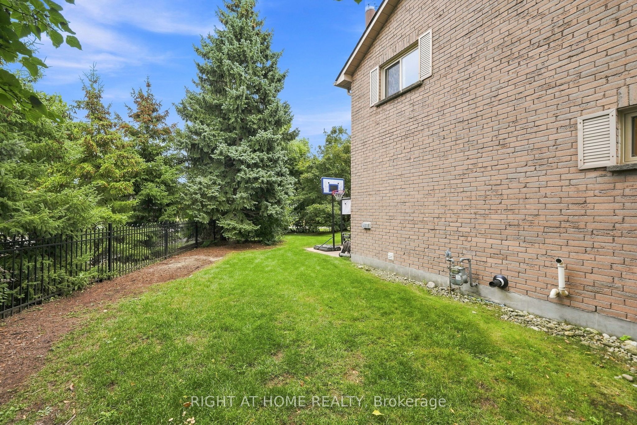 2272 Mowat Avenue 44 Property Photo 35