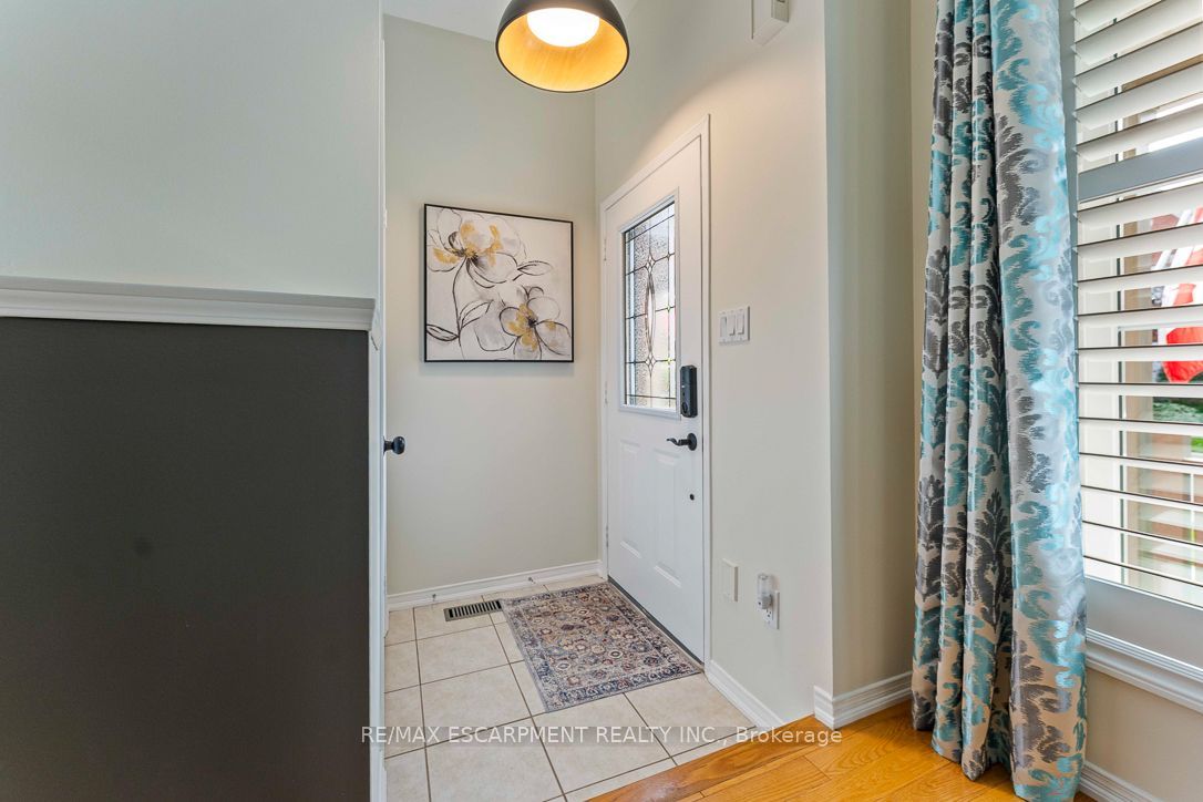 253 Gatwick Drive Property Photo 4