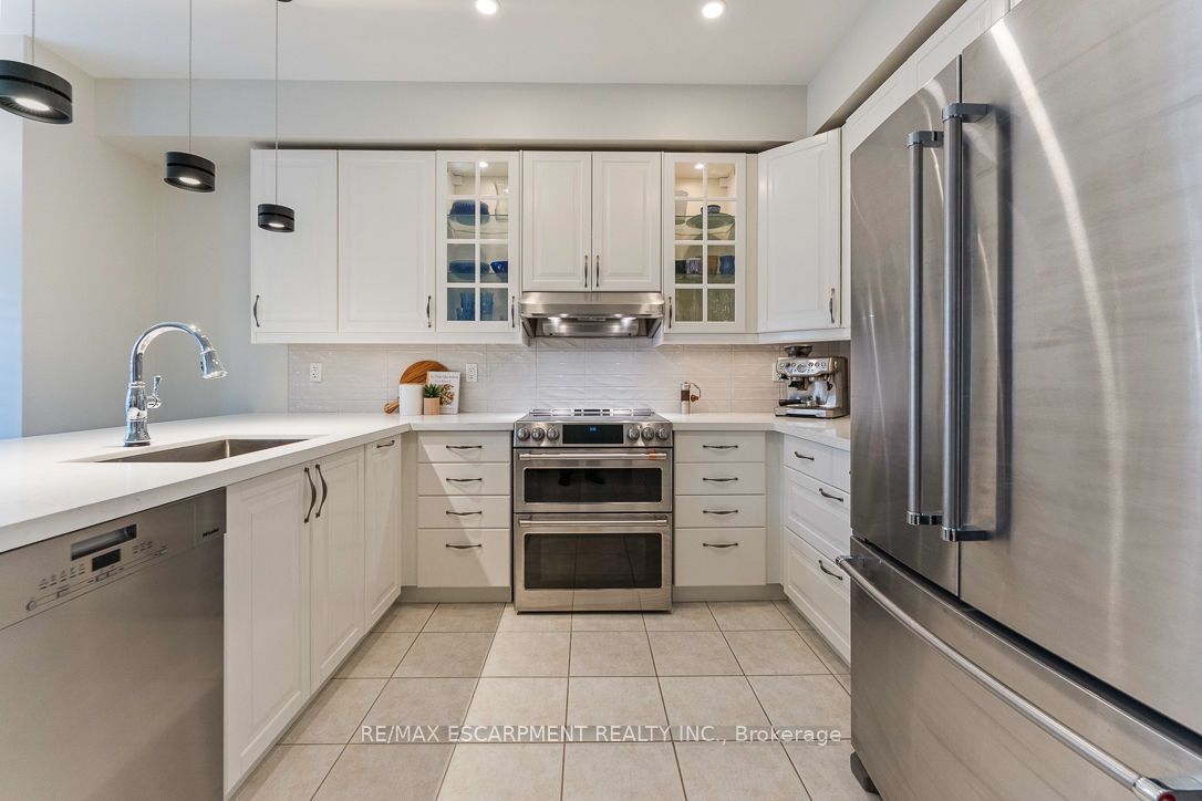 253 Gatwick Drive Property Photo 14