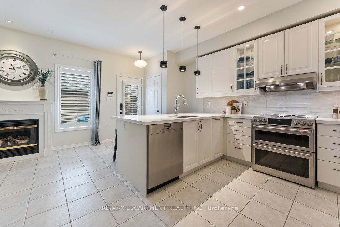 253 Gatwick Drive Property Photo 15