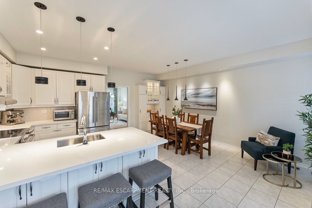 253 Gatwick Drive Property Photo 16