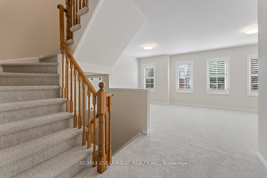 253 Gatwick Drive Property Photo 18