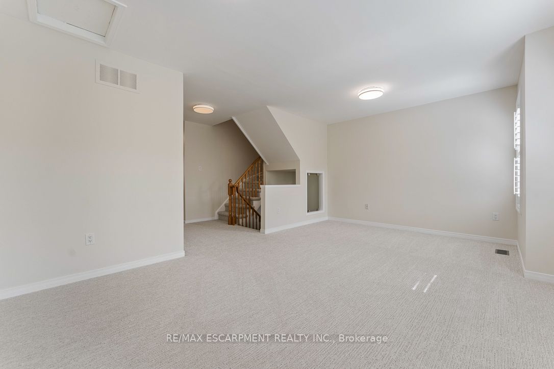 253 Gatwick Drive Property Photo 20