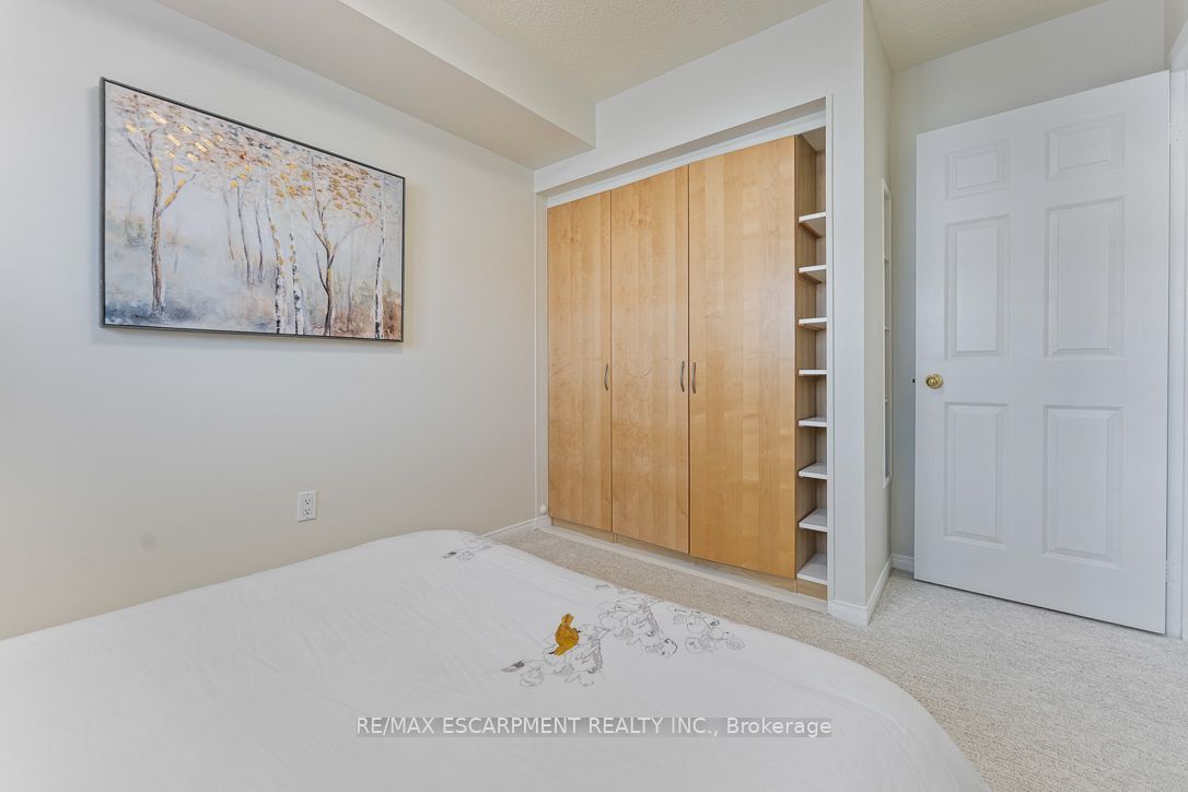 253 Gatwick Drive Property Photo 22