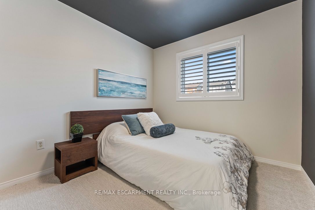 253 Gatwick Drive Property Photo 23