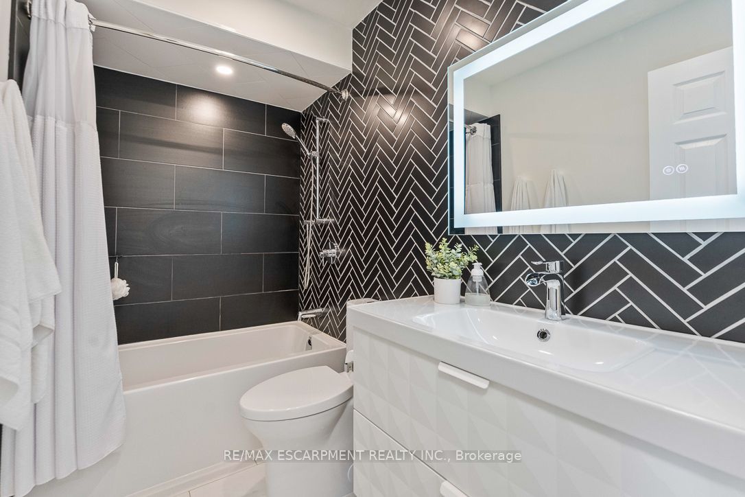 253 Gatwick Drive Property Photo 25