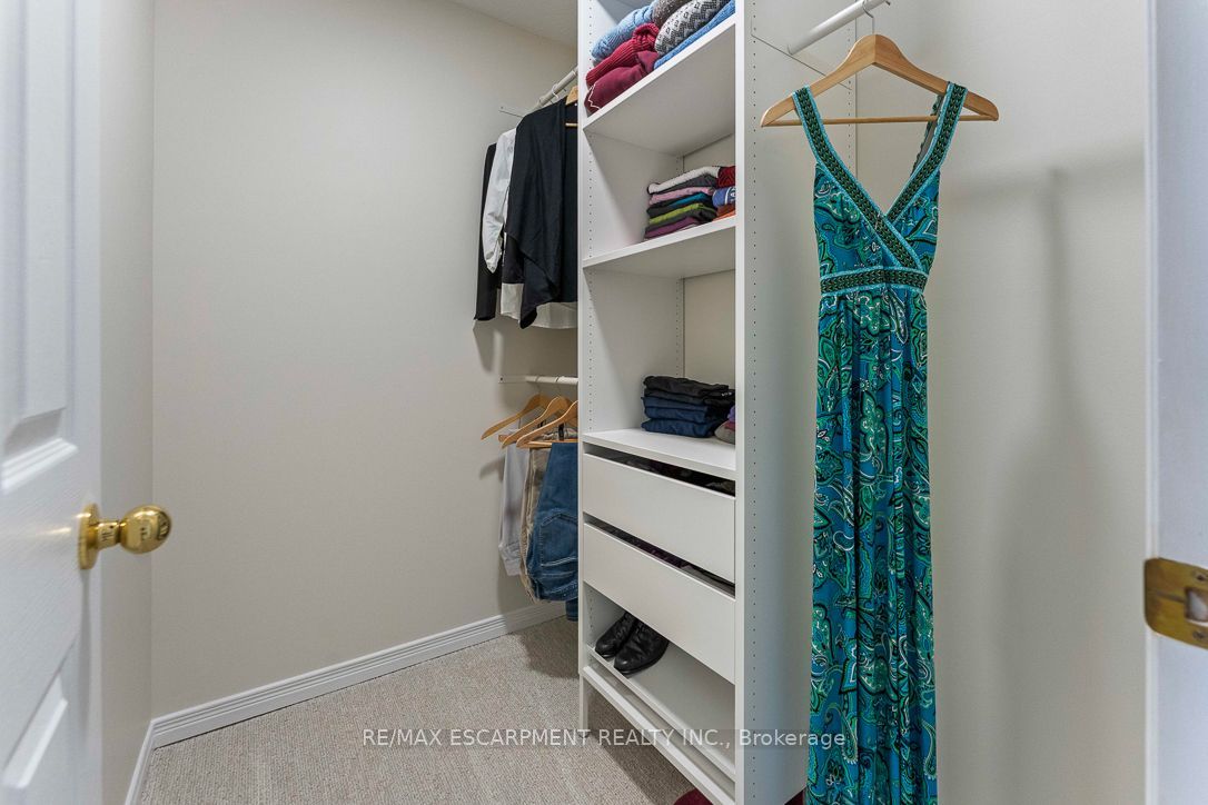 253 Gatwick Drive Property Photo 32