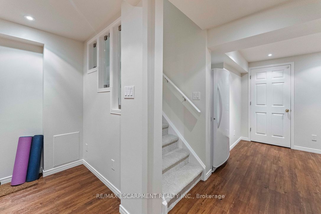 253 Gatwick Drive Property Photo 33