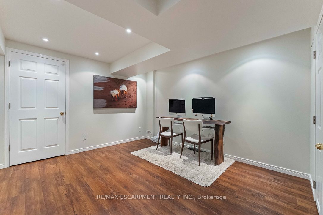 253 Gatwick Drive Property Photo 34