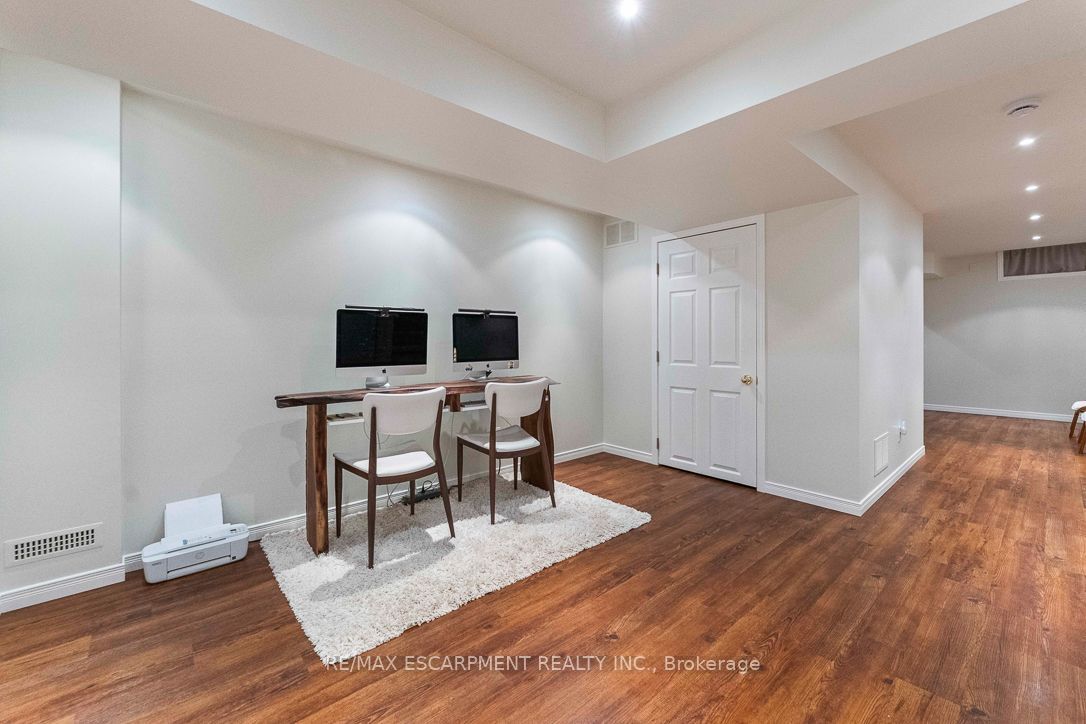 253 Gatwick Drive Property Photo 35