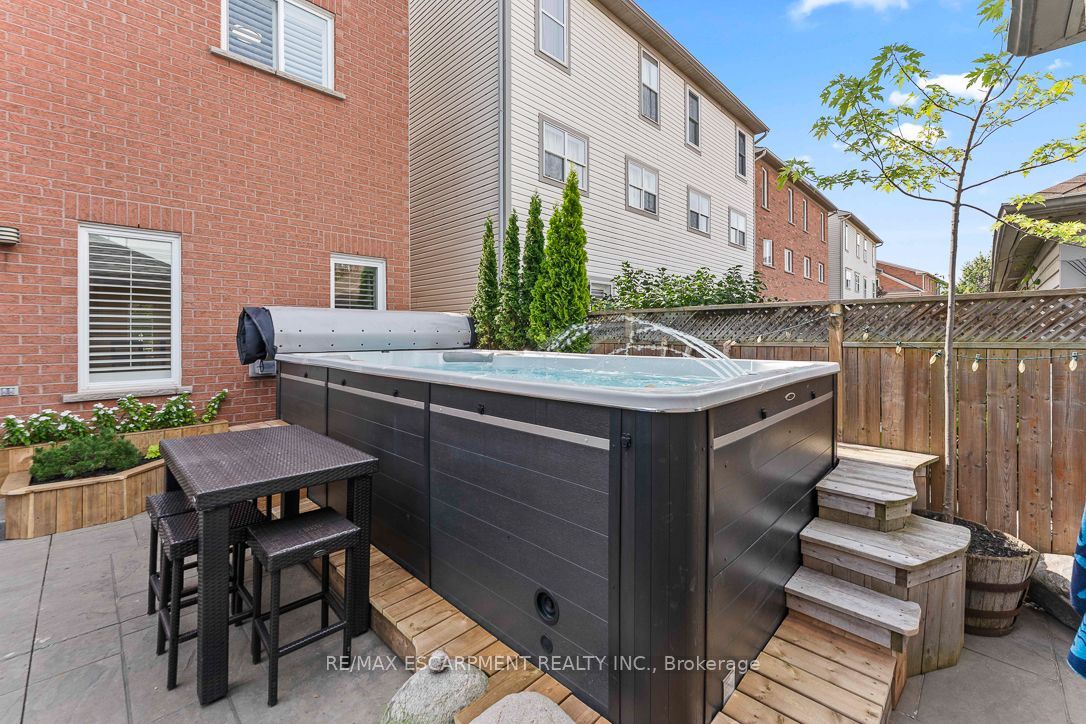 253 Gatwick Drive Property Photo 43