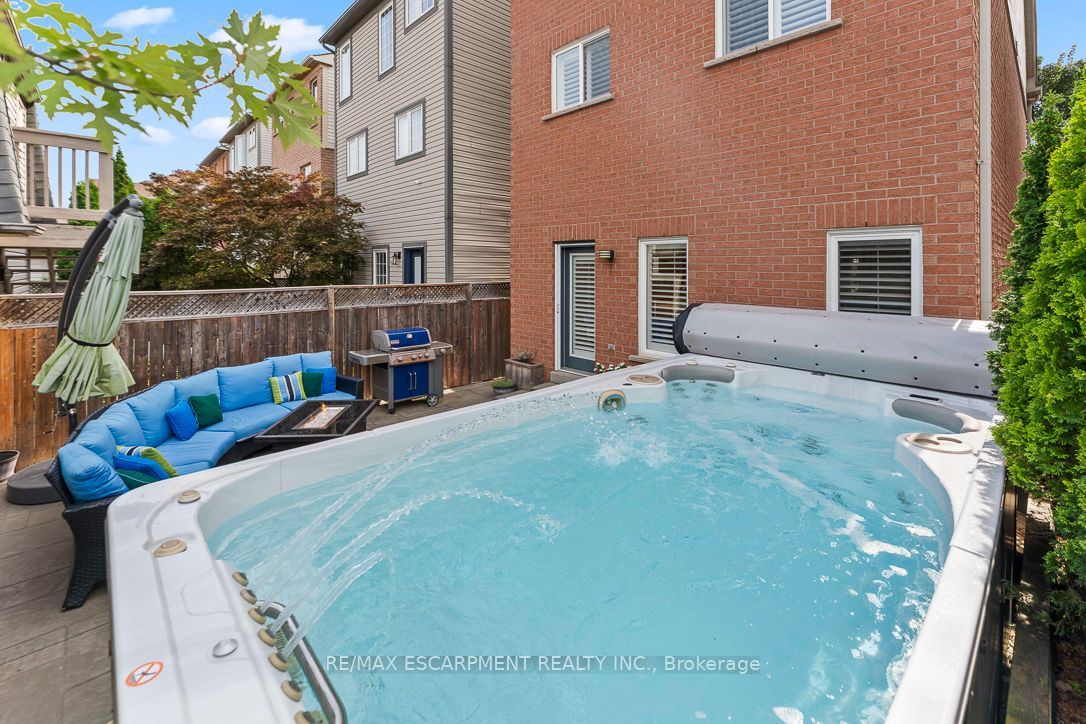 253 Gatwick Drive Property Photo 44
