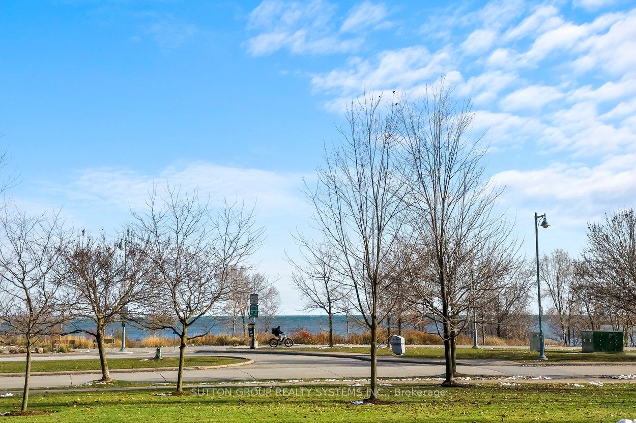 2095 Lake Shore Boulevard W 102 Property Photo 1