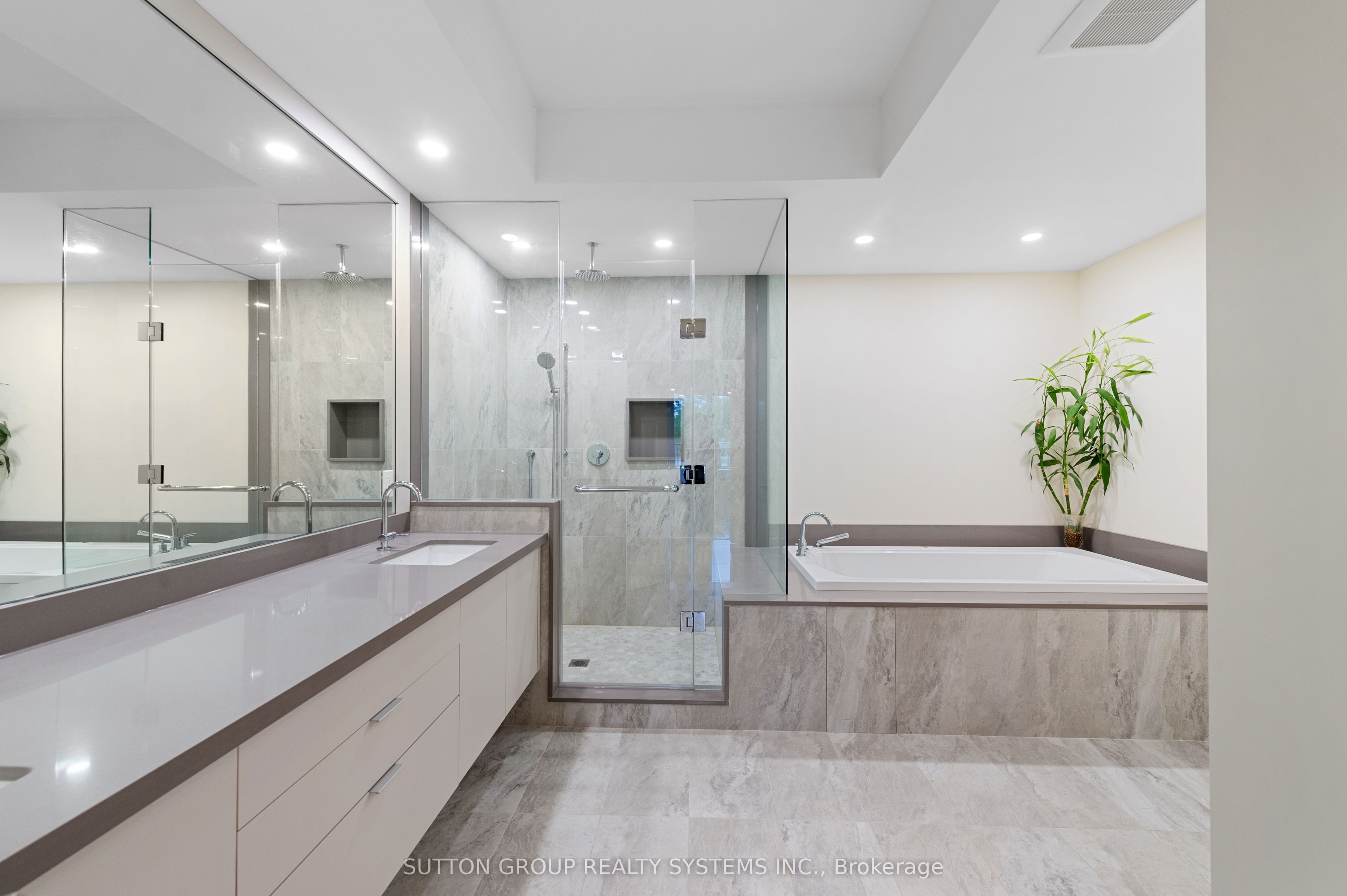 2095 Lake Shore Boulevard W 102 Property Photo 14