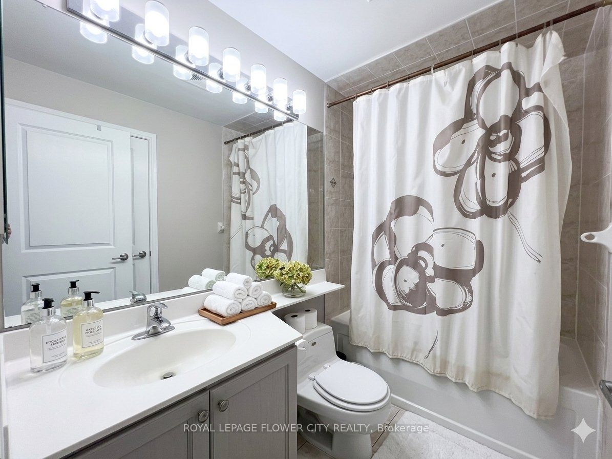 90 Absolute Avenue 1405 Property Photo 5