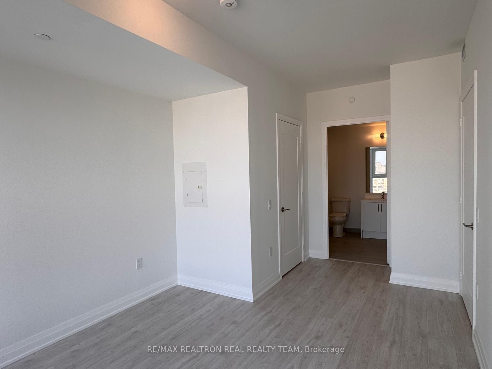 412 Silver Maple Road 523 Property Photo 15