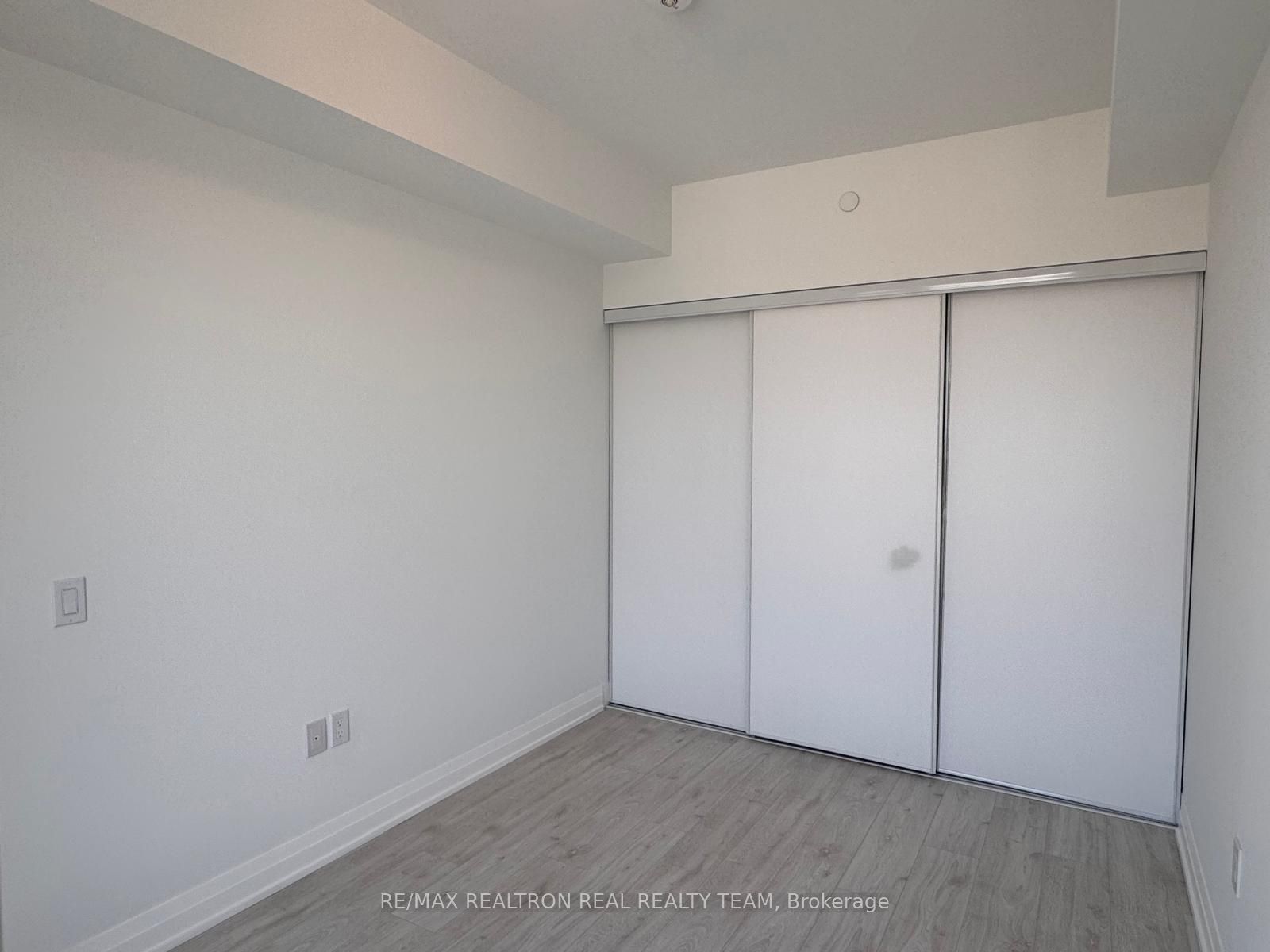 412 Silver Maple Road 523 Property Photo 17