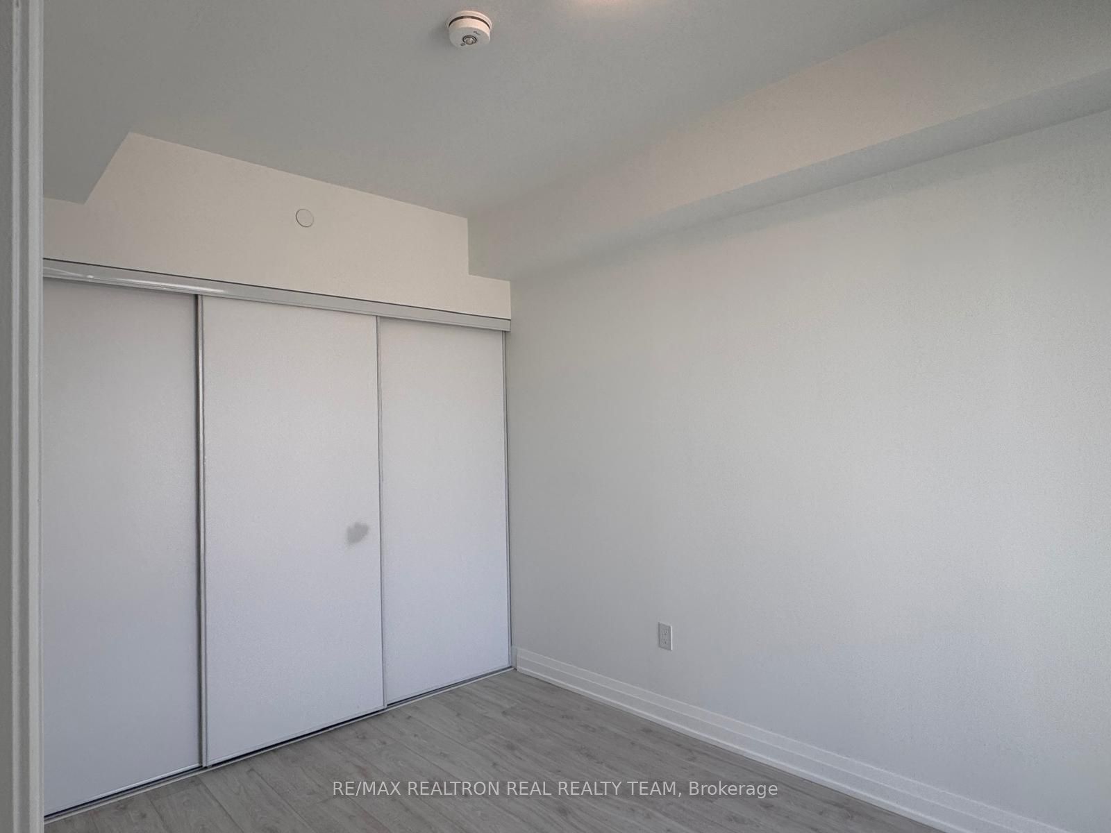 412 Silver Maple Road 523 Property Photo 18