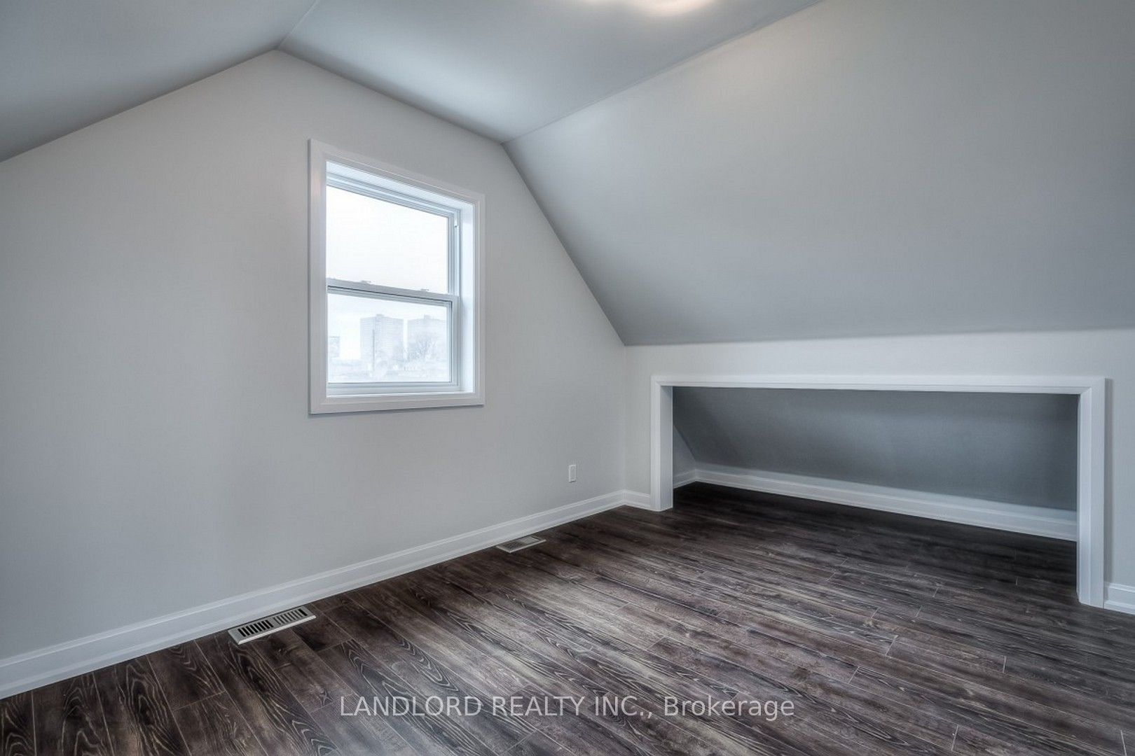 82 Parkway Avenue Property Photo 12