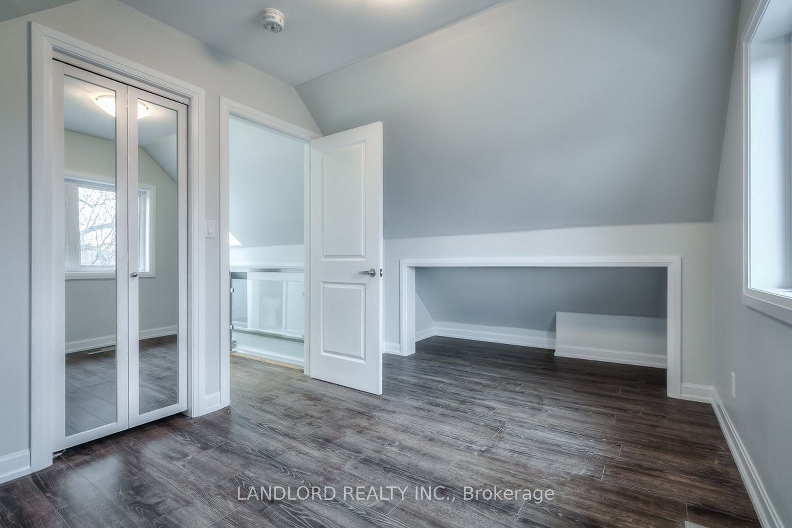 82 Parkway Avenue Property Photo 17