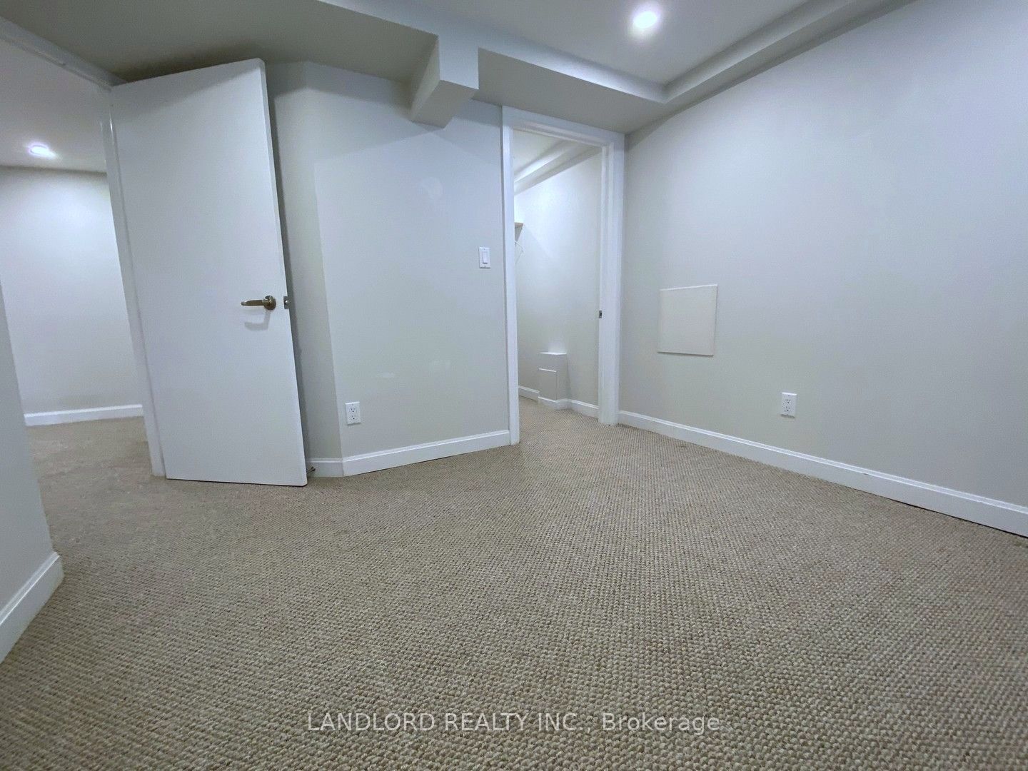 82 Parkway Avenue Property Photo 40