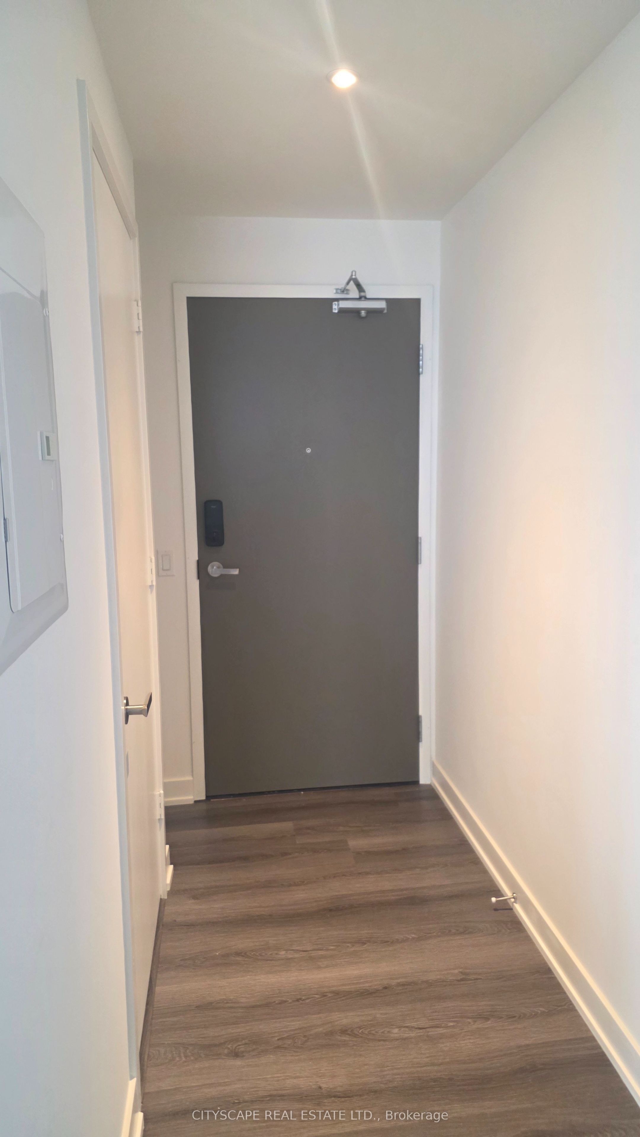 448 Burnhamthorpe Road W 2402 Property Photo 2