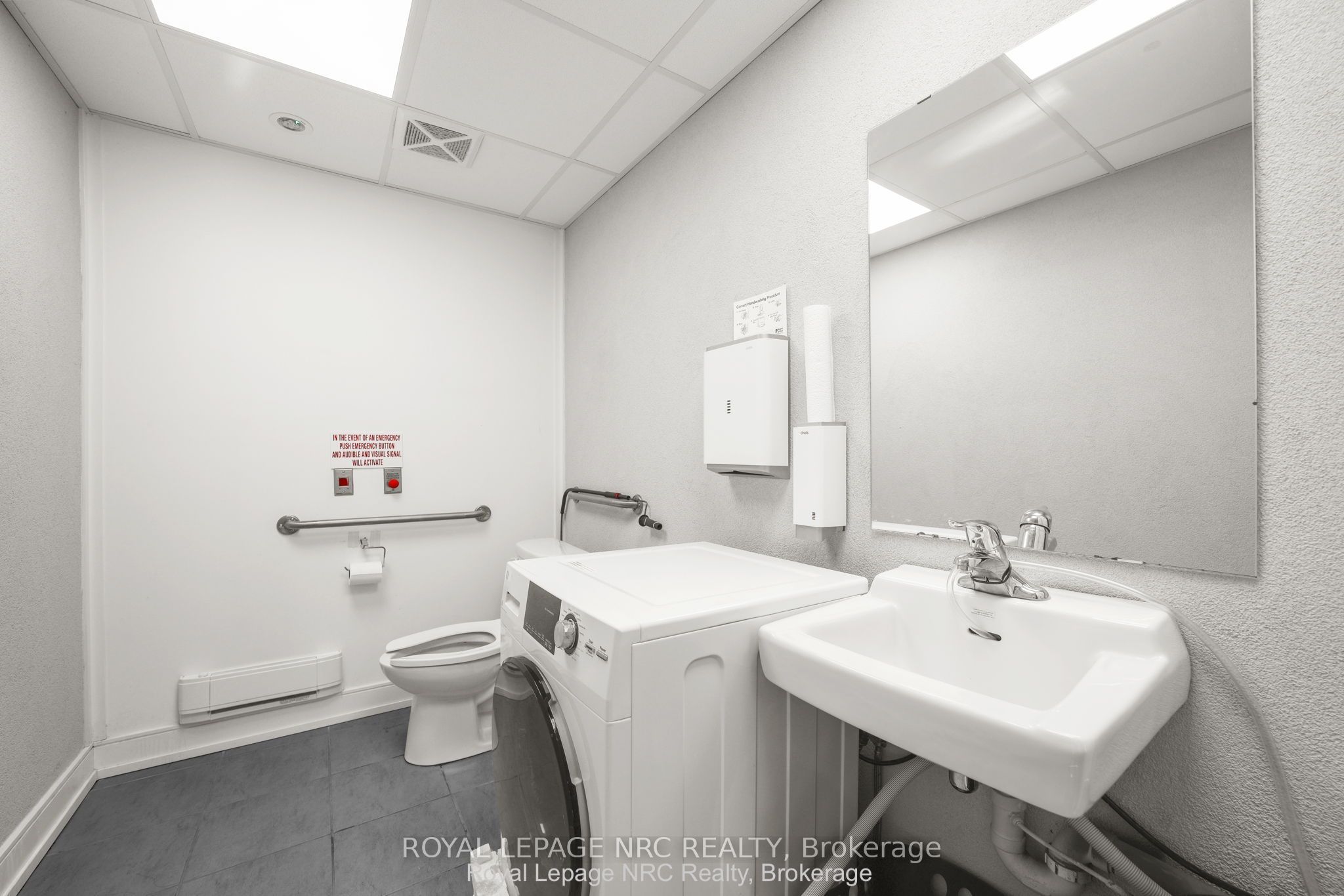 559 Lakeshore Road E Property Photo 14