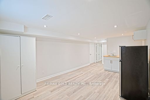 130 Duncanwoods Drive Studio Bsmt Property Photo 3