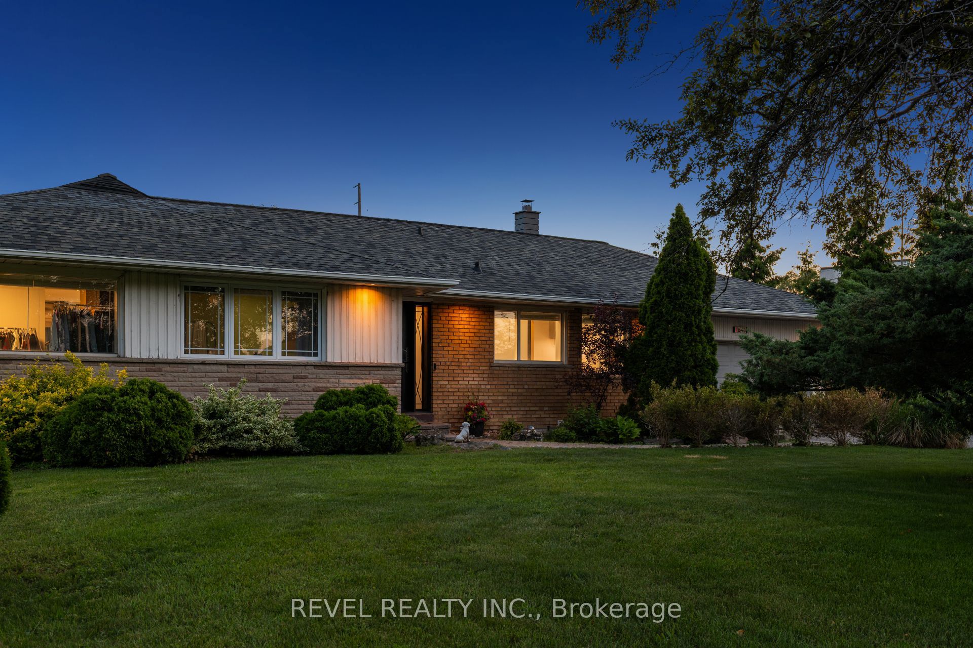 1648 Crediton Parkway Property Photo 2