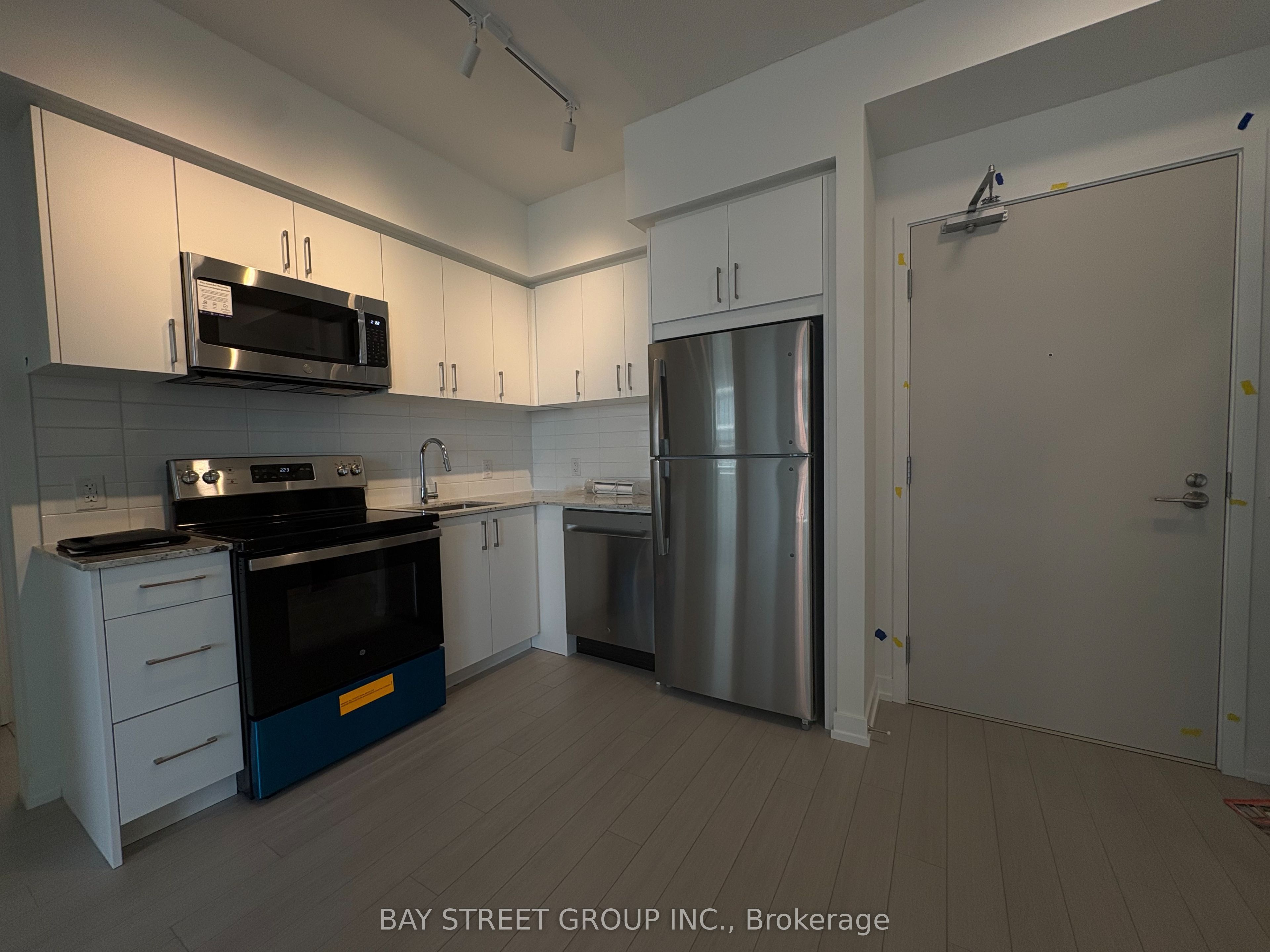 4010 Eglinton Avenue W 2022 Property Photo 3