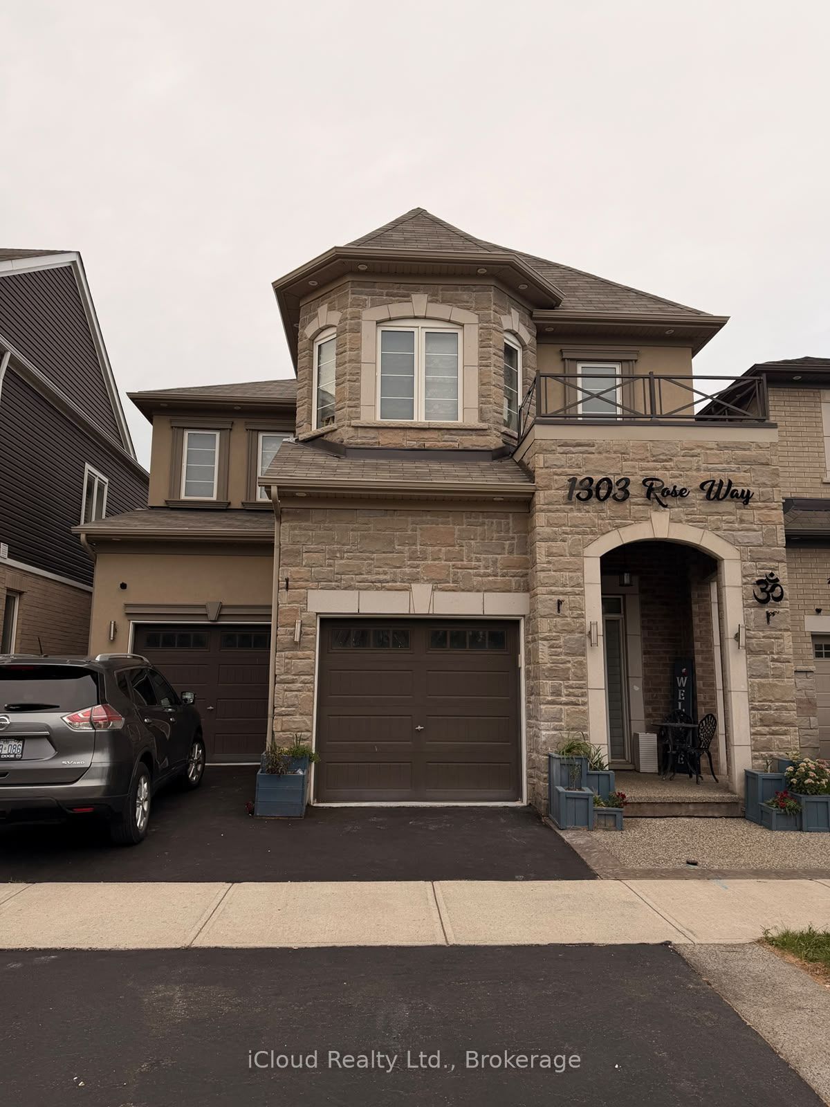 1303 Rose Way W Property Photo 1