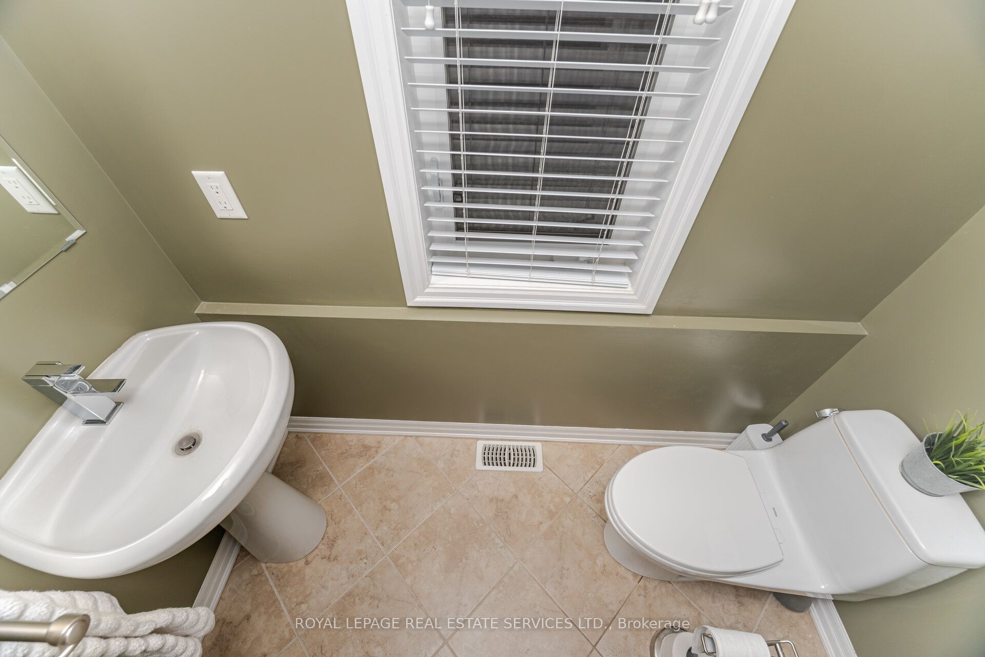 444 Coombs Court Property Photo 21