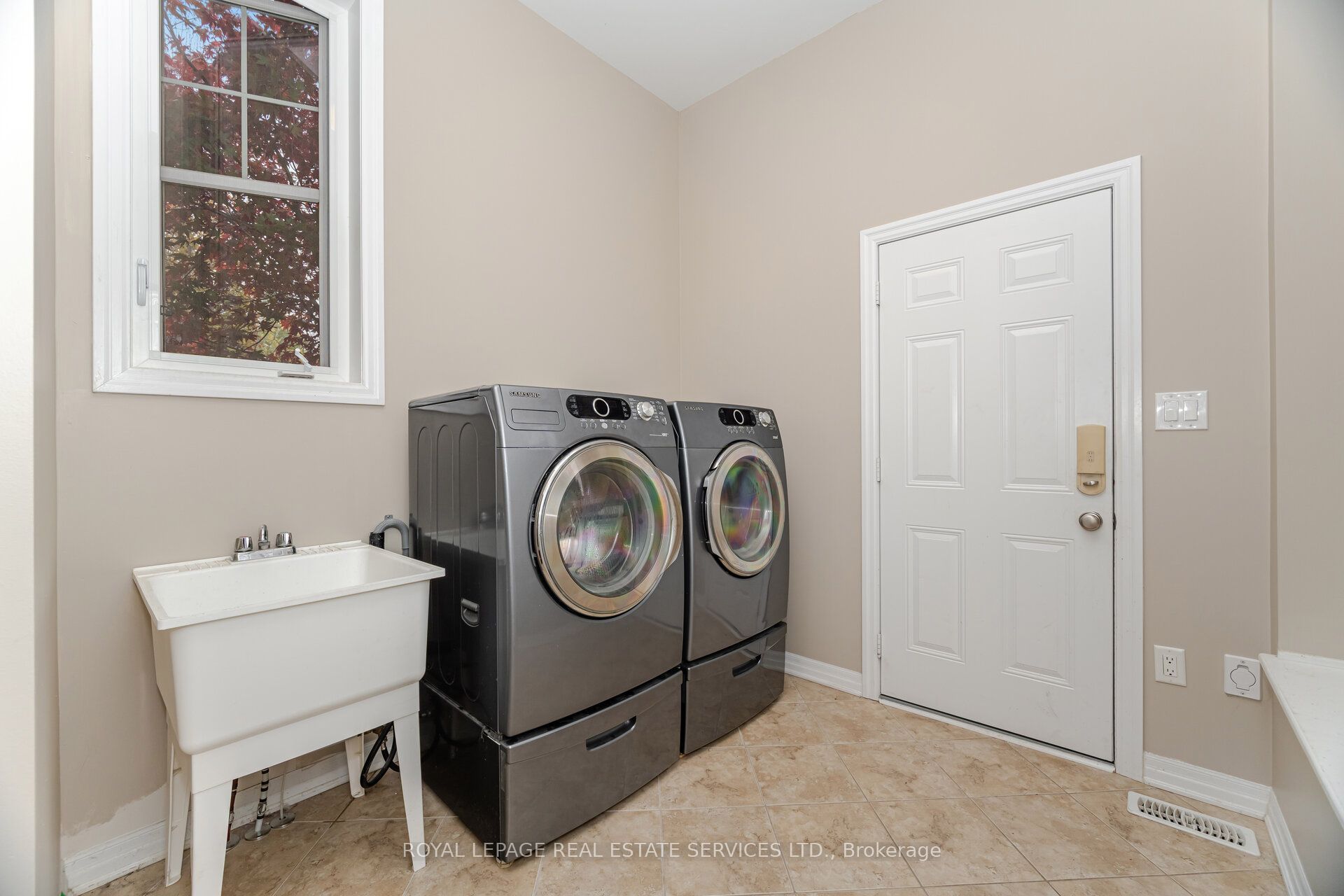 444 Coombs Court Property Photo 22
