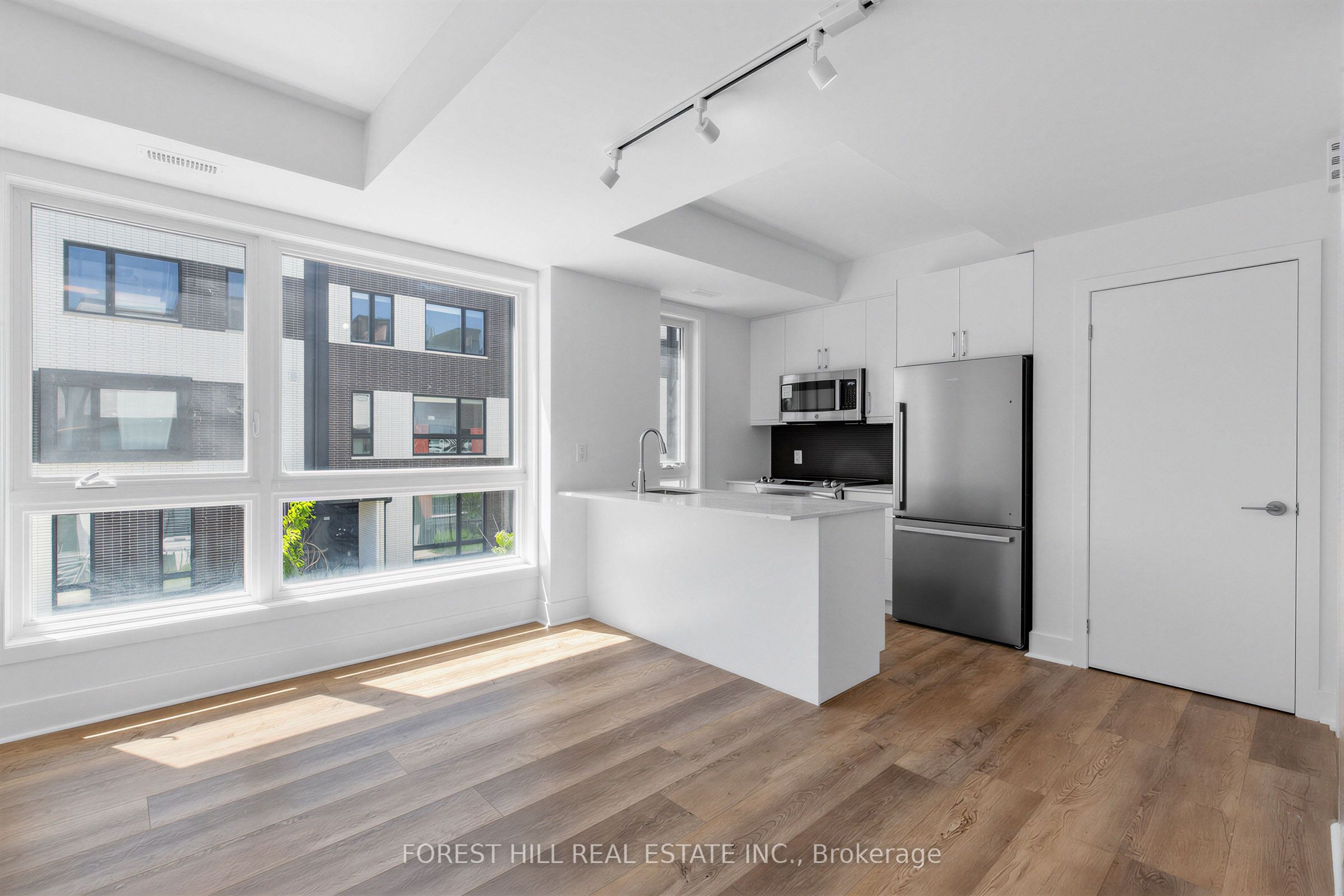 40 Ed Clark Gardens 2 Property Photo 4