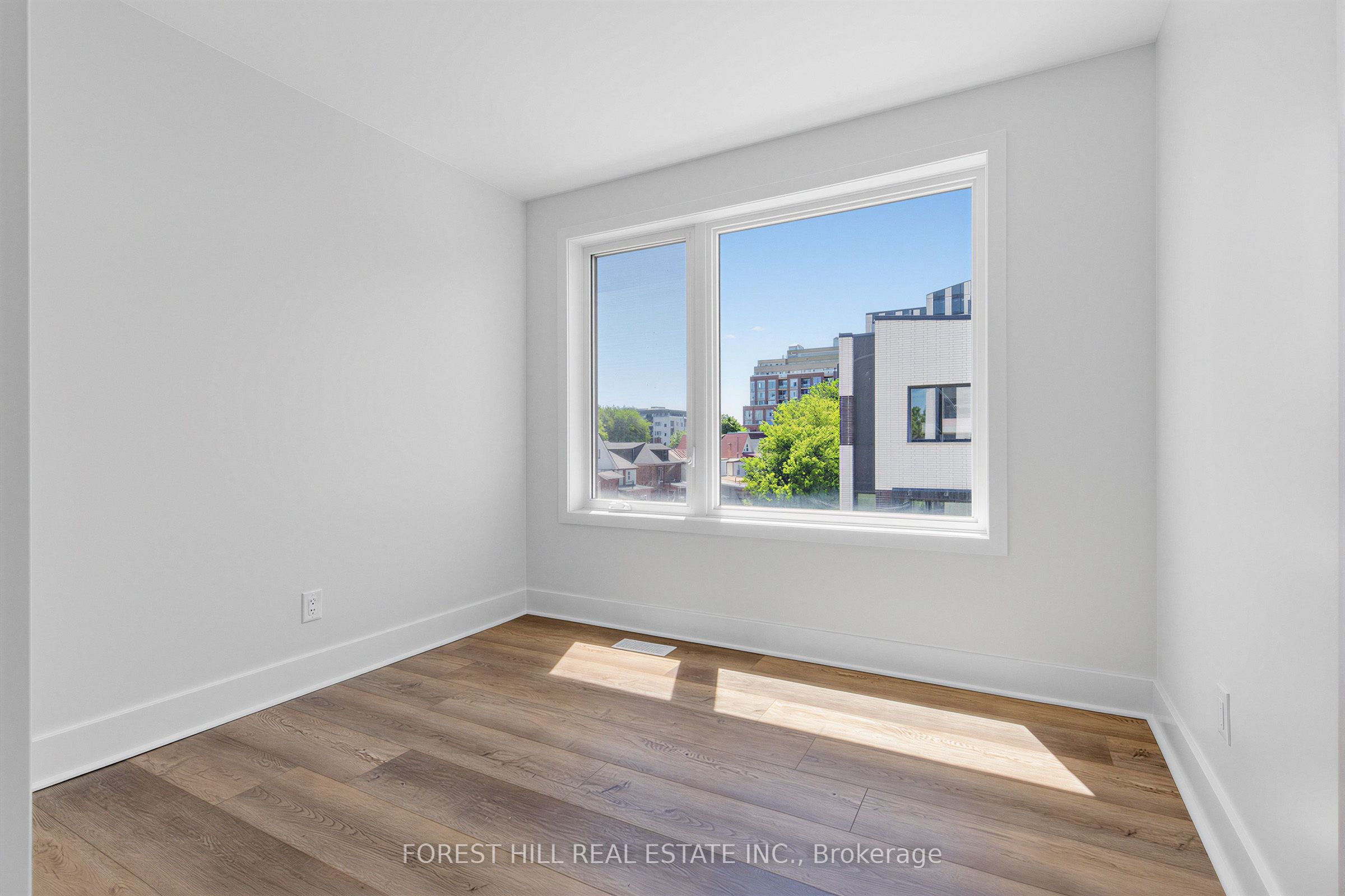 40 Ed Clark Gardens 2 Property Photo 15