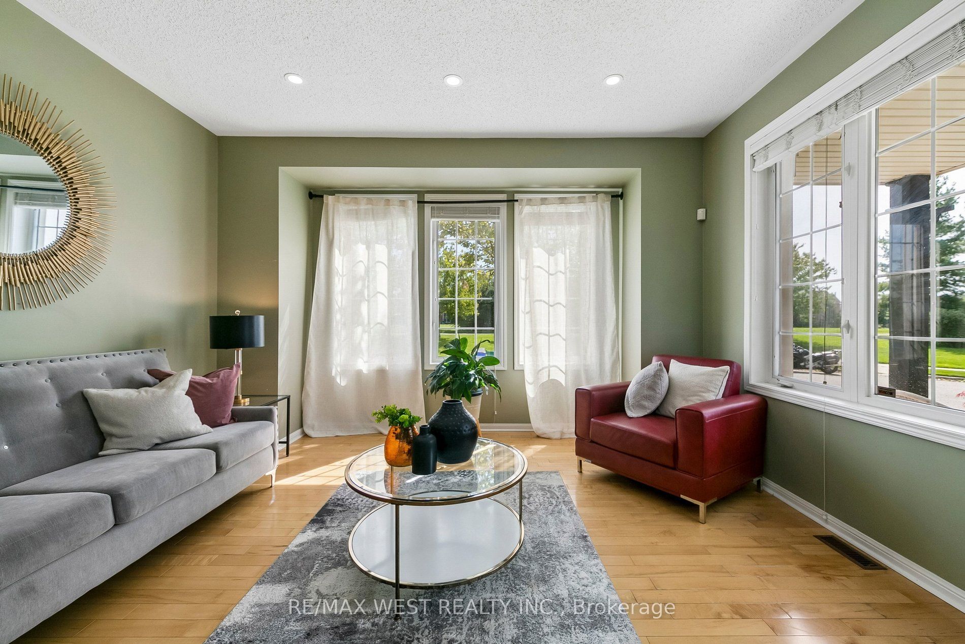 737 Turrell Crescent Property Photo 10