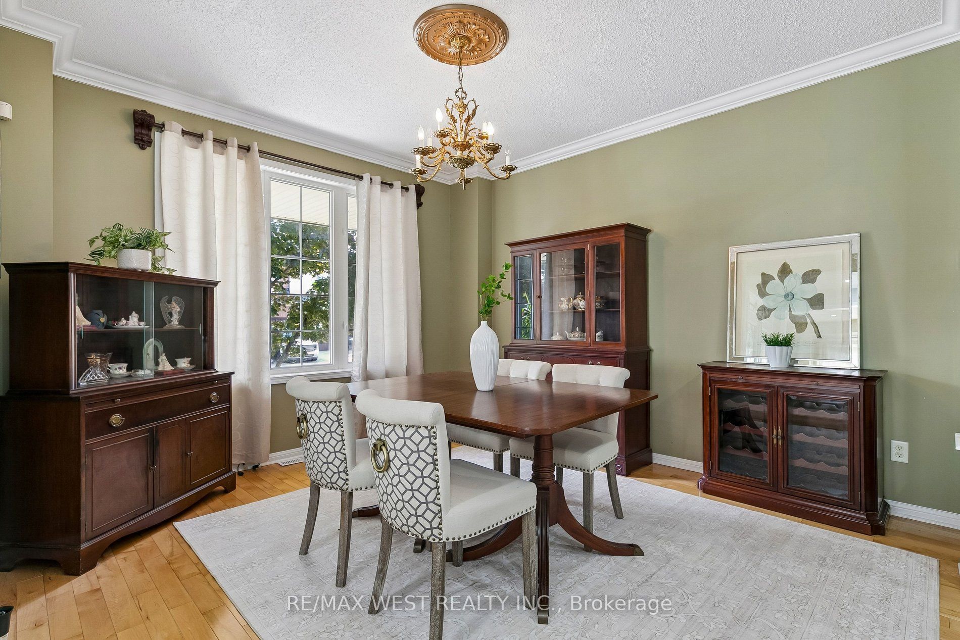737 Turrell Crescent Property Photo 12