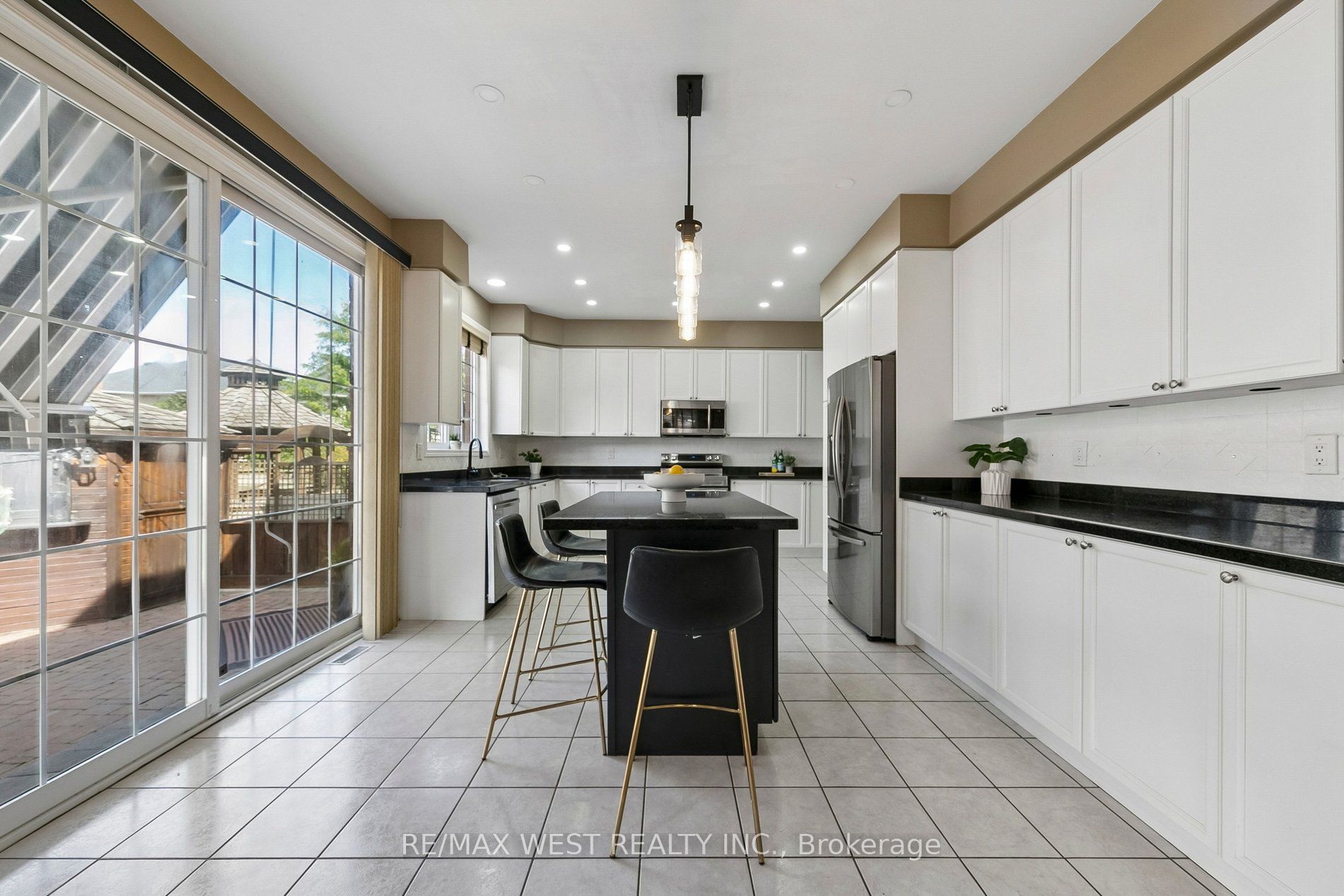 737 Turrell Crescent Property Photo 16