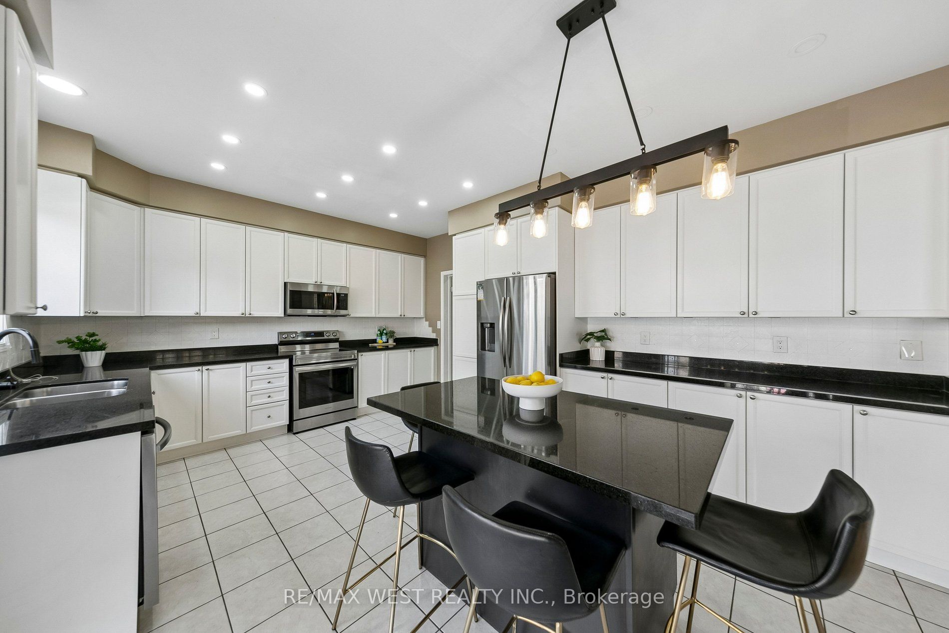 737 Turrell Crescent Property Photo 21