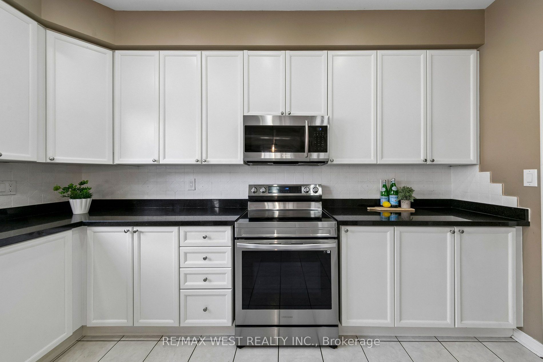 737 Turrell Crescent Property Photo 22