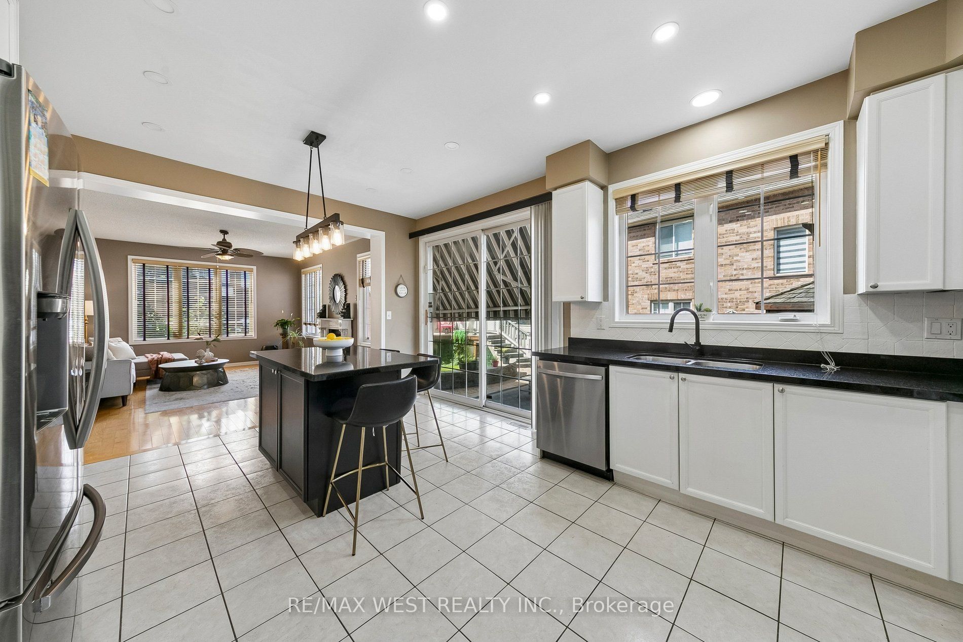 737 Turrell Crescent Property Photo 24