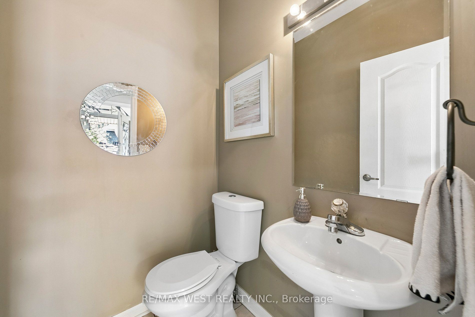 737 Turrell Crescent Property Photo 26
