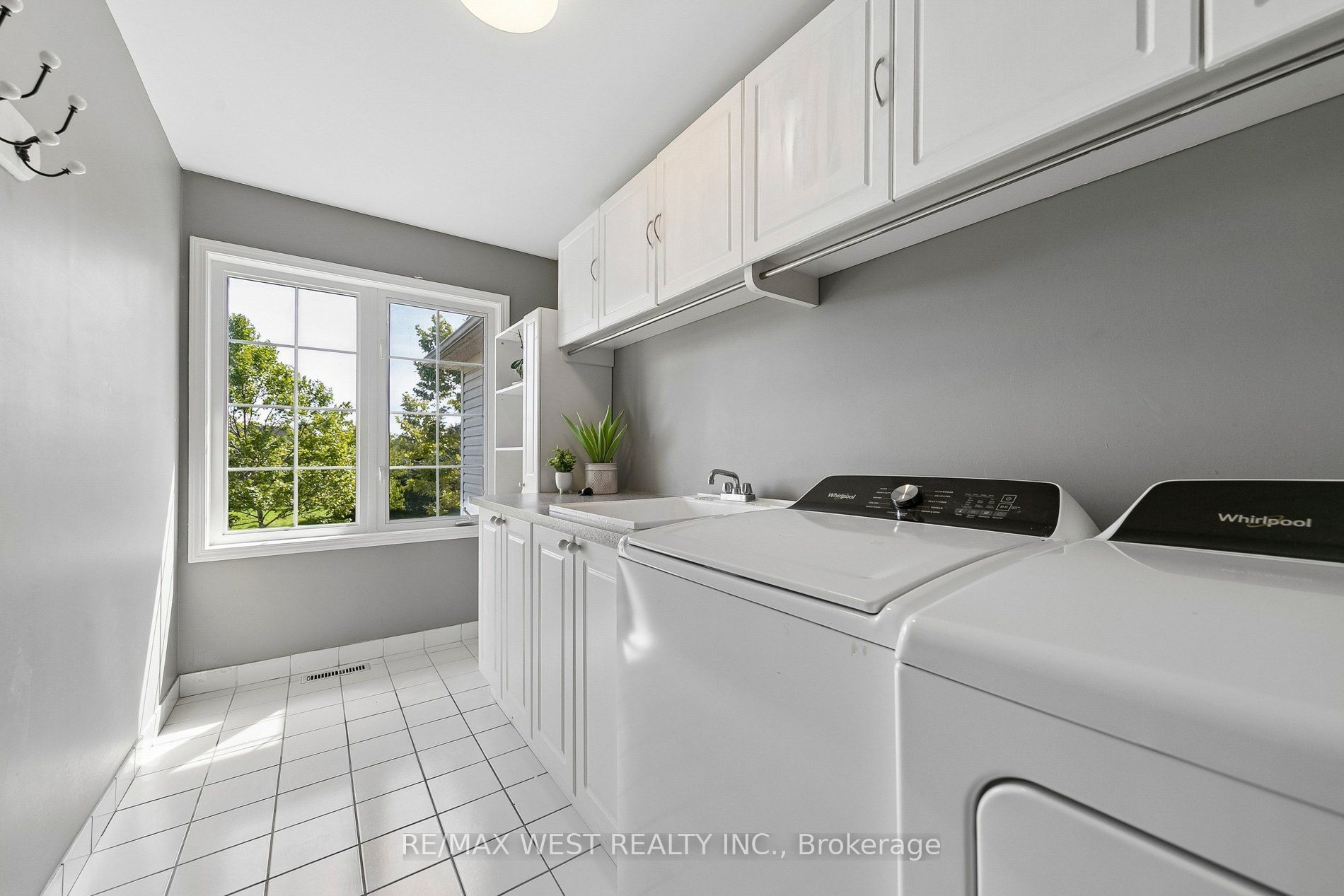 737 Turrell Crescent Property Photo 28