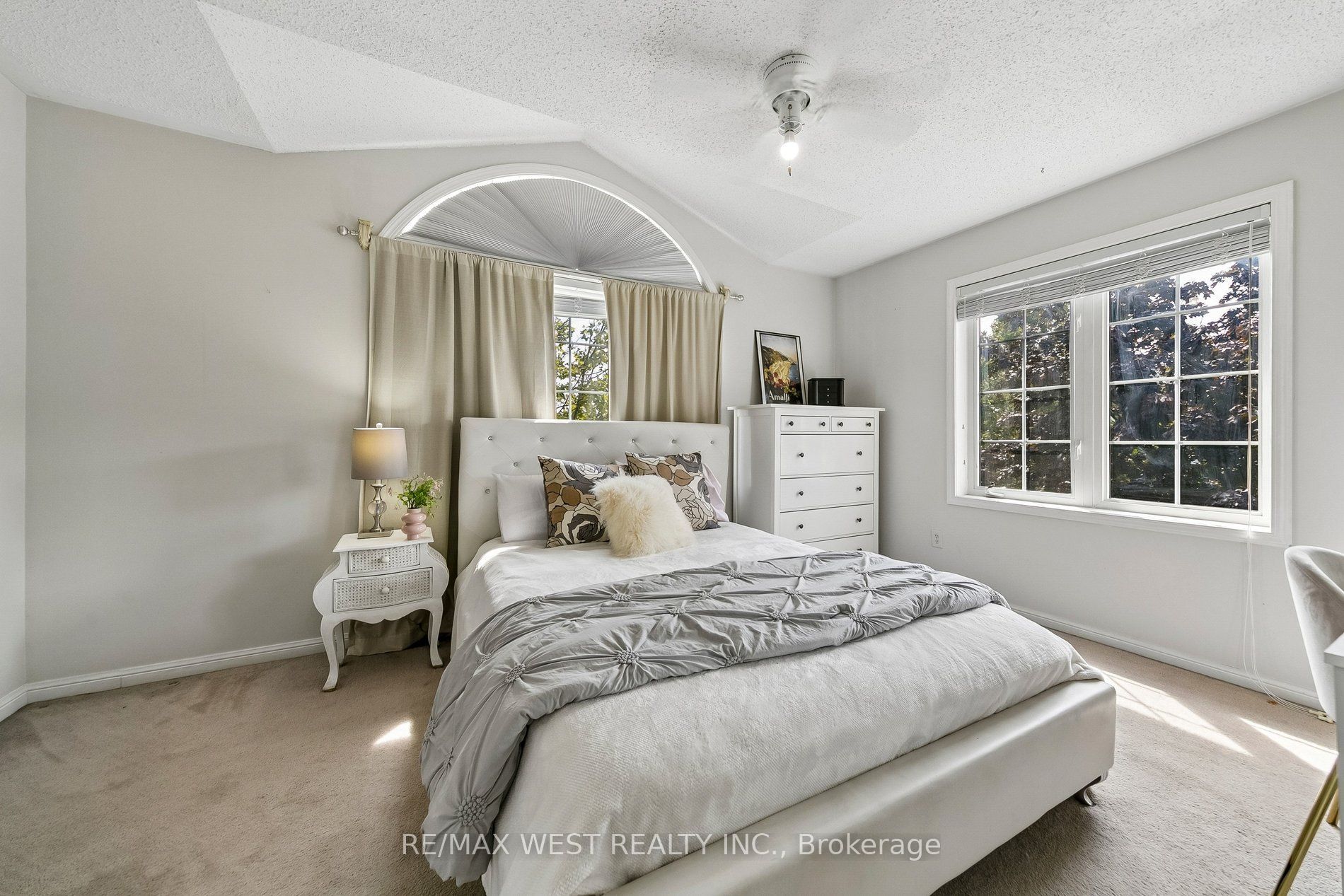 737 Turrell Crescent Property Photo 35