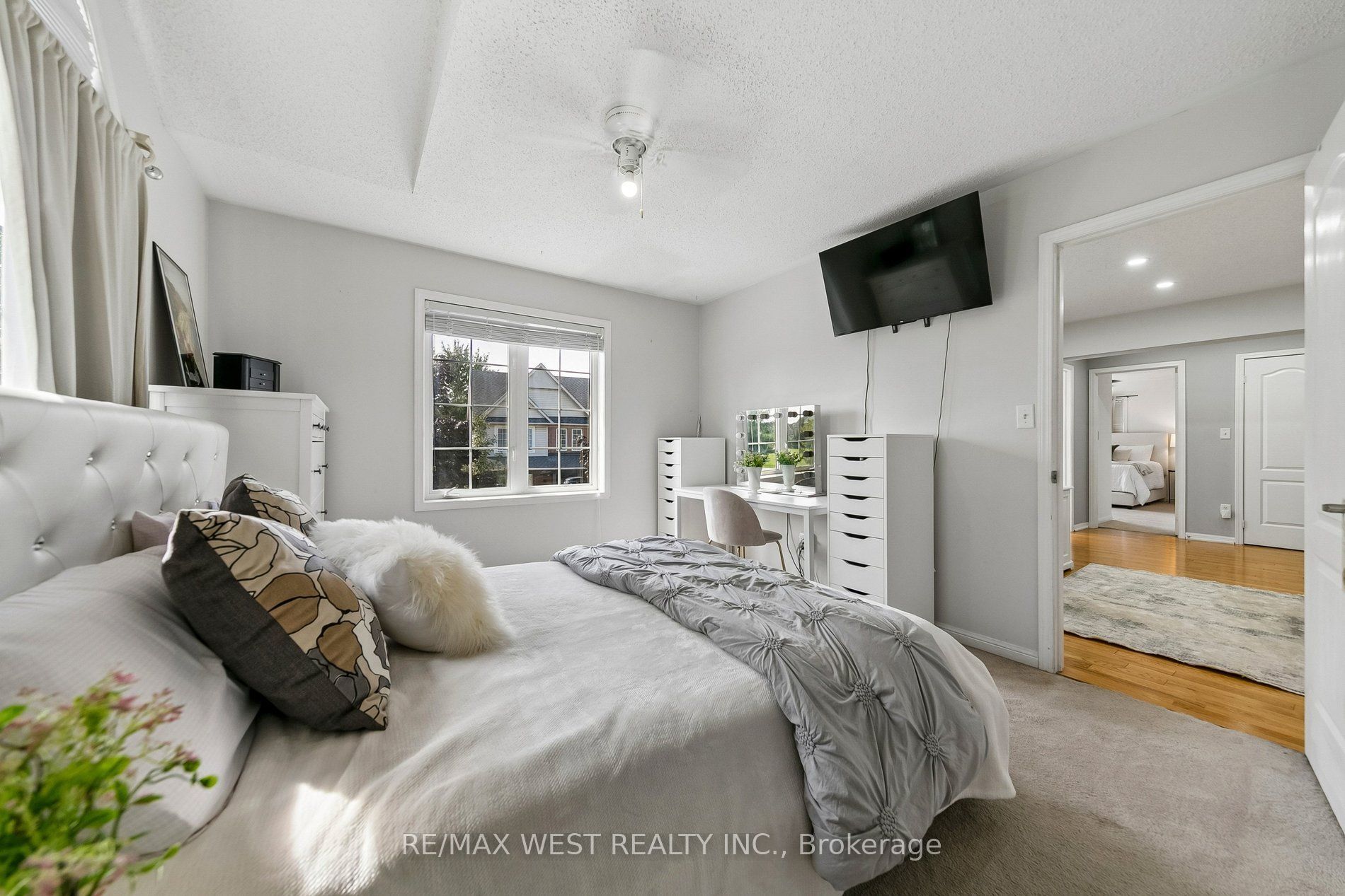 737 Turrell Crescent Property Photo 36