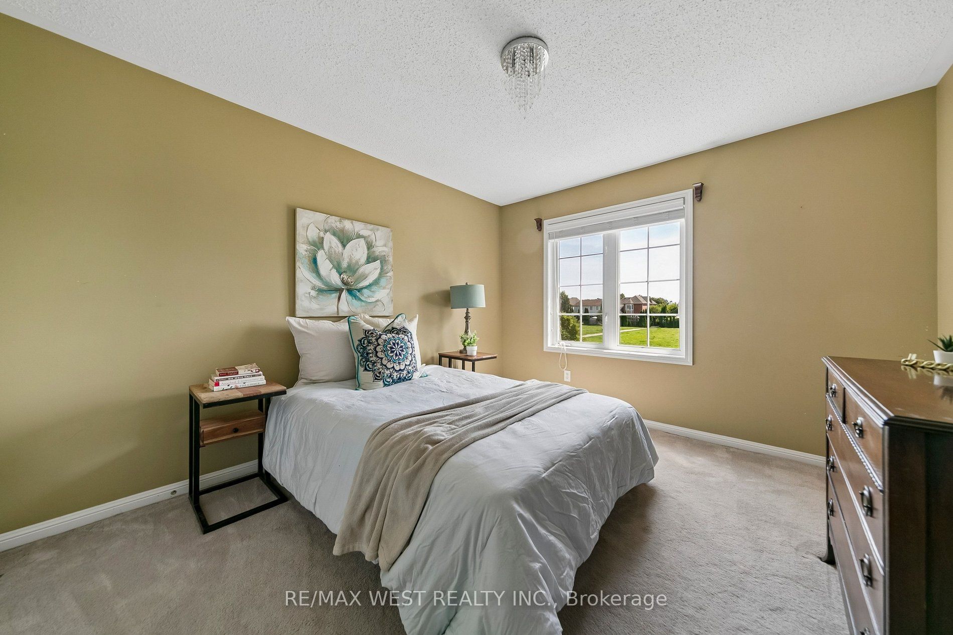 737 Turrell Crescent Property Photo 37