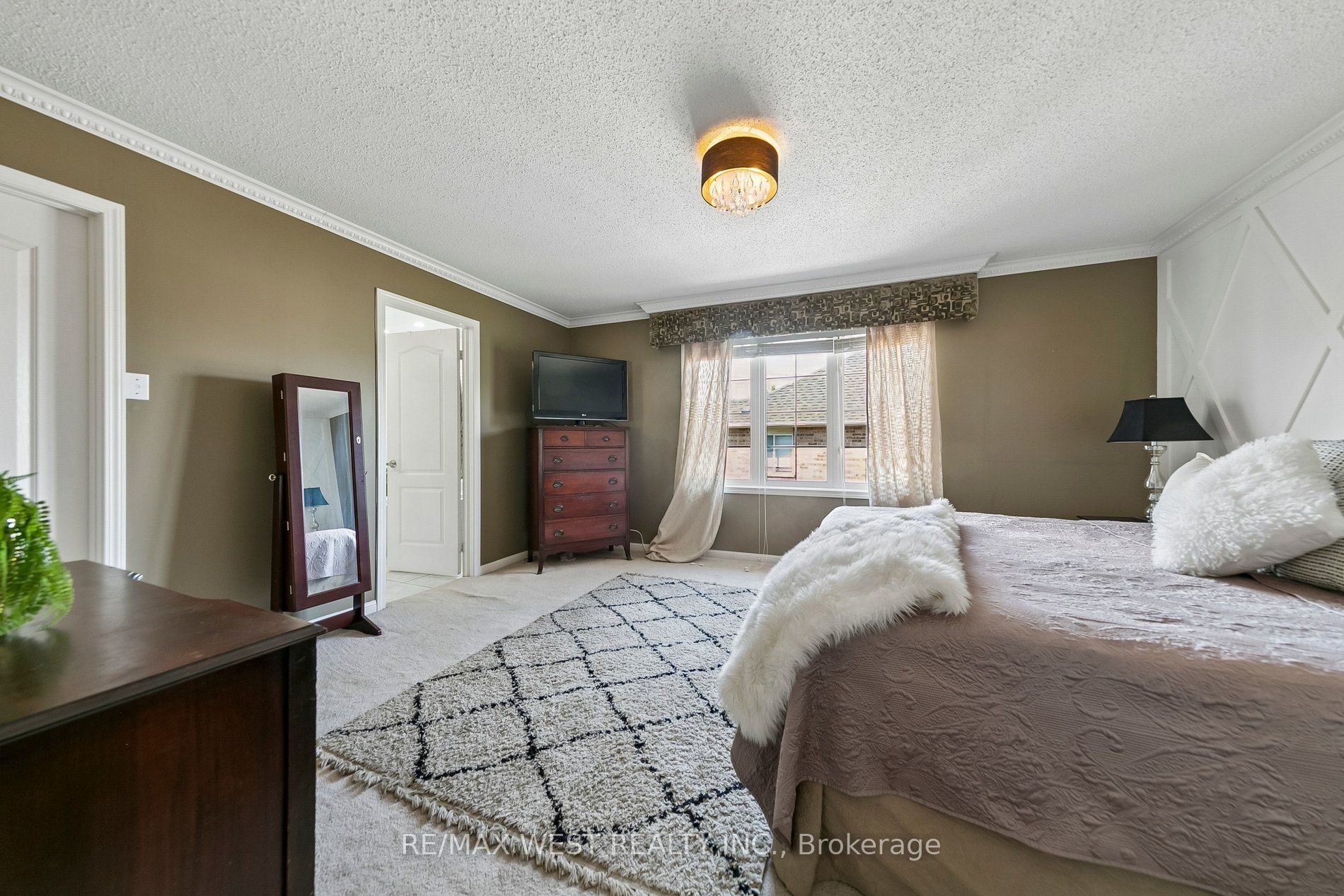 737 Turrell Crescent Property Photo 38