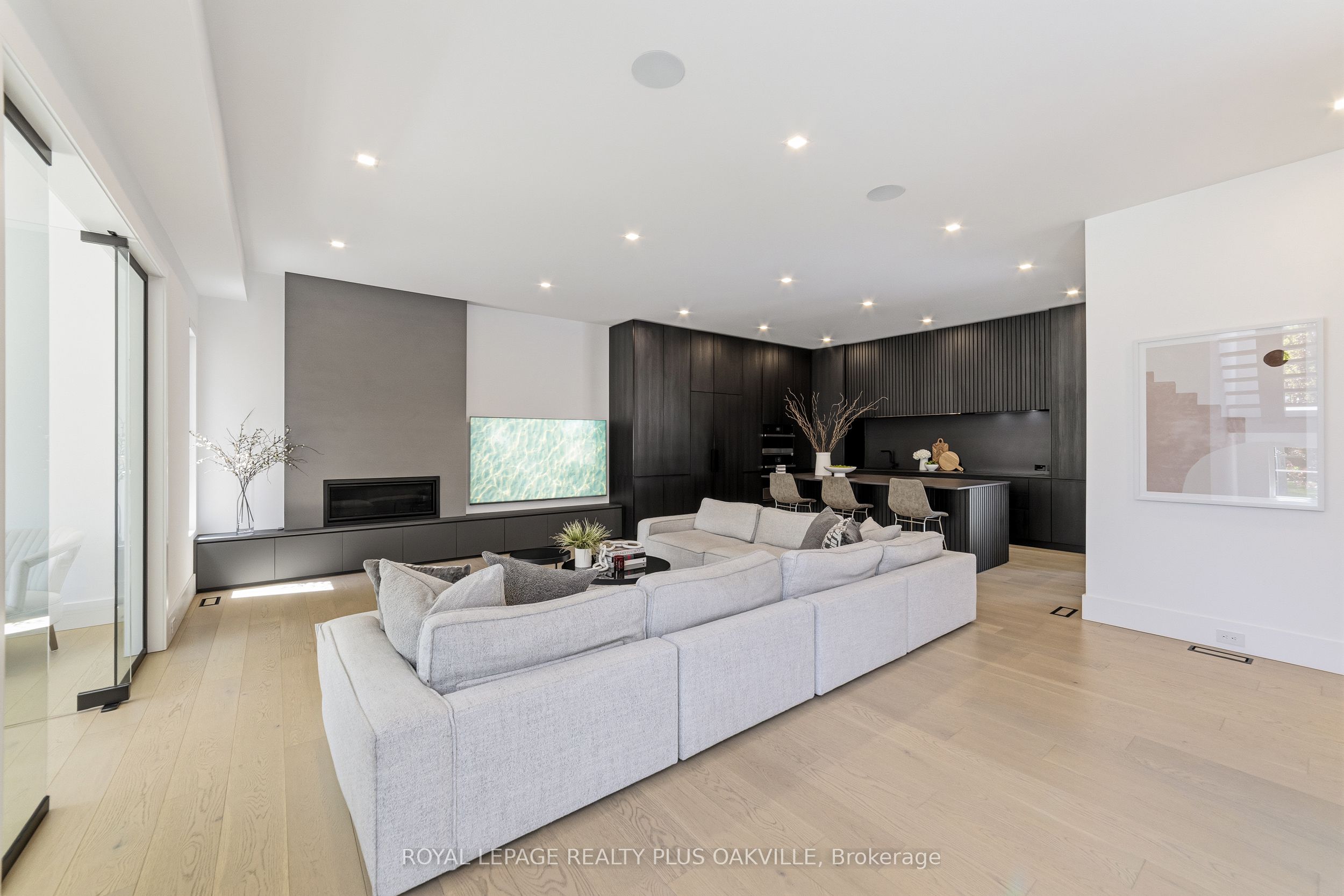 1189 Tisdale Street Property Photo 4