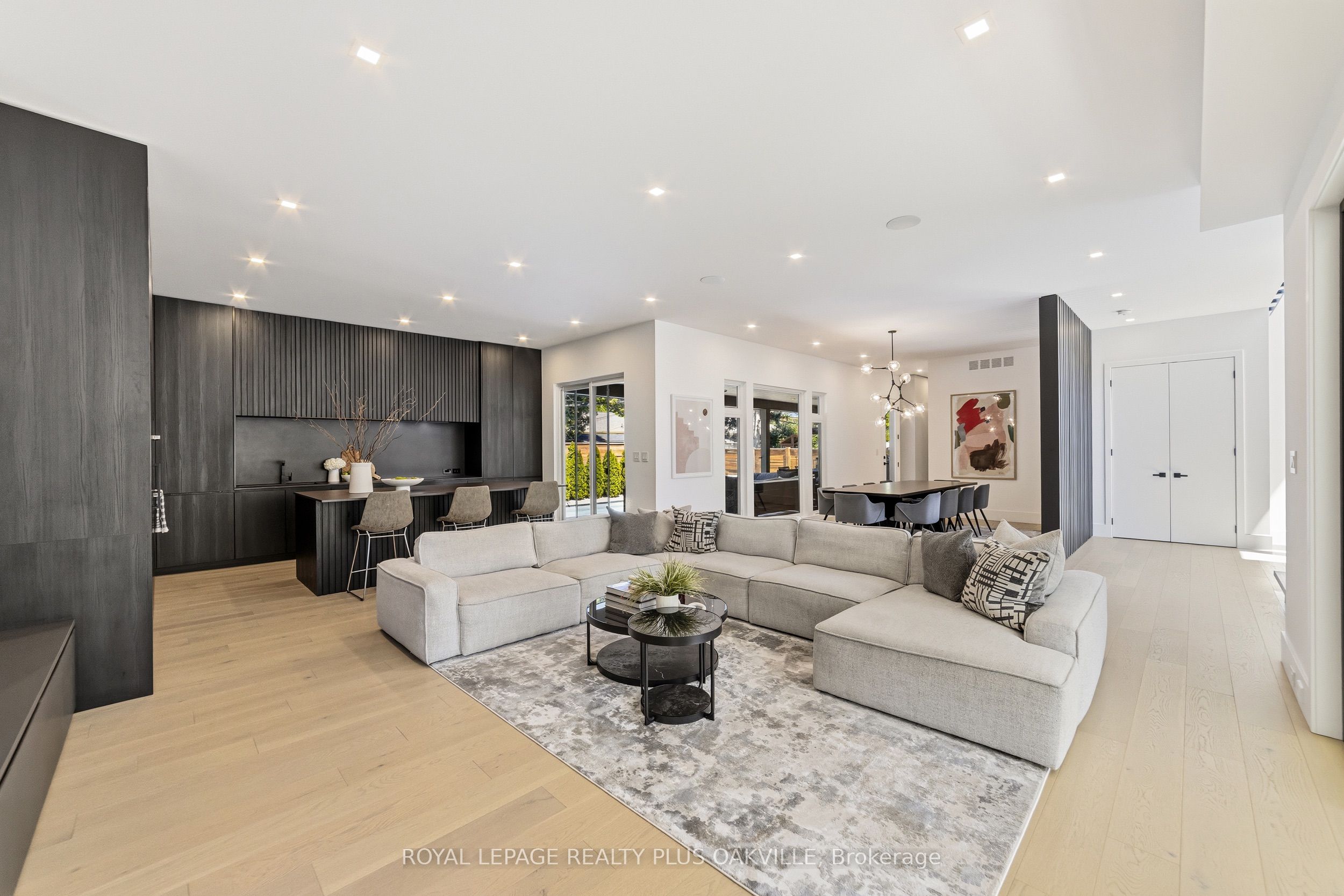 1189 Tisdale Street Property Photo 6