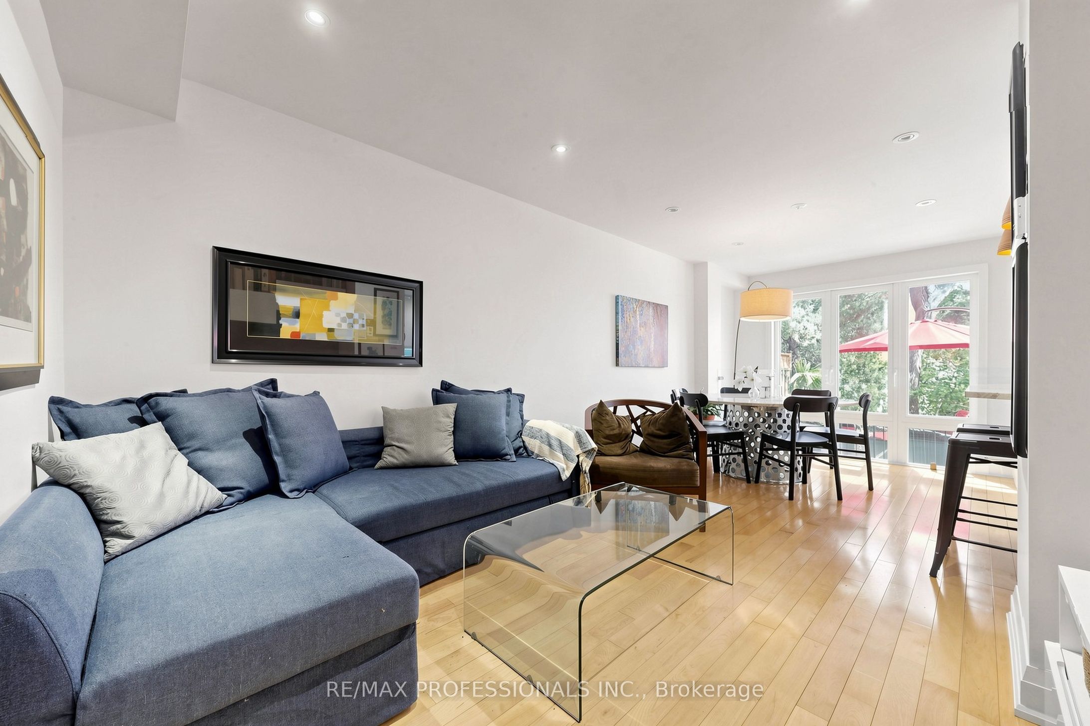 1064 Queen Street W 15a Property Photo 5